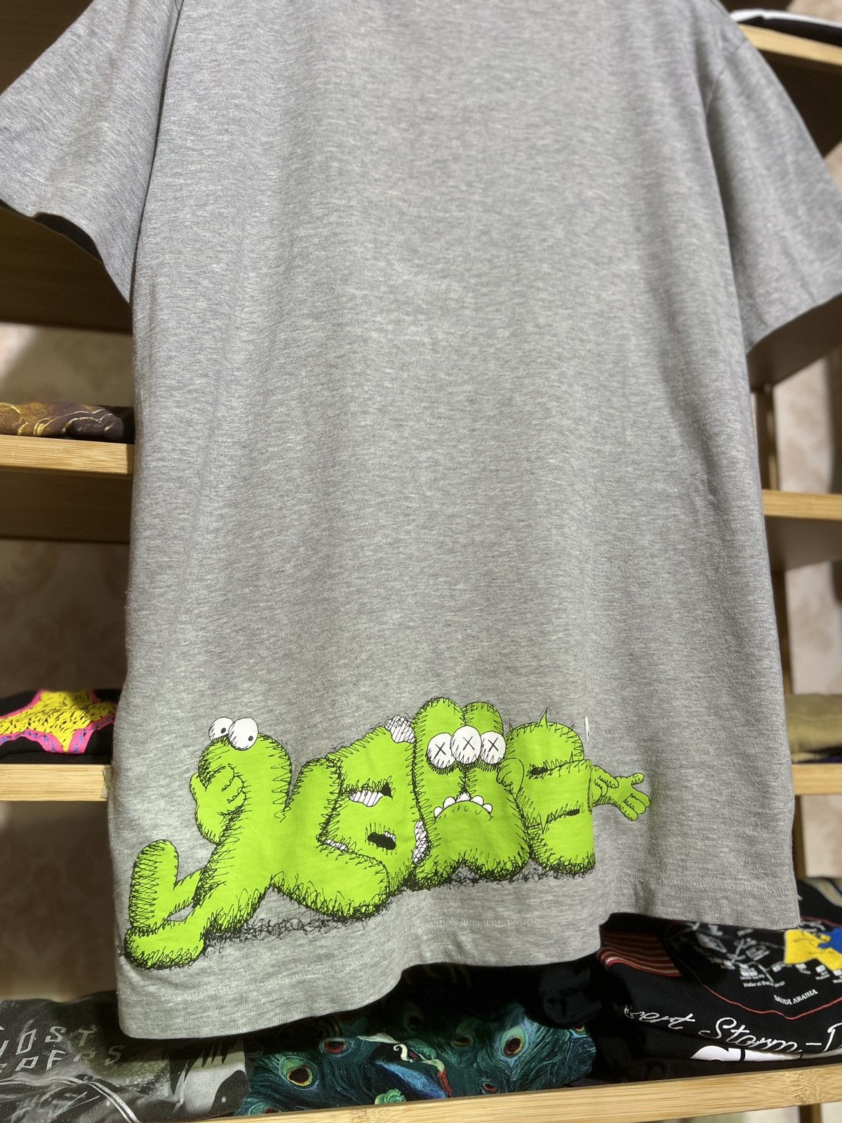 Japanese Brand Kaws Uniqlo Back Graphics Design Size US M / EU 48-50 / 2 - 2 Thumbnail