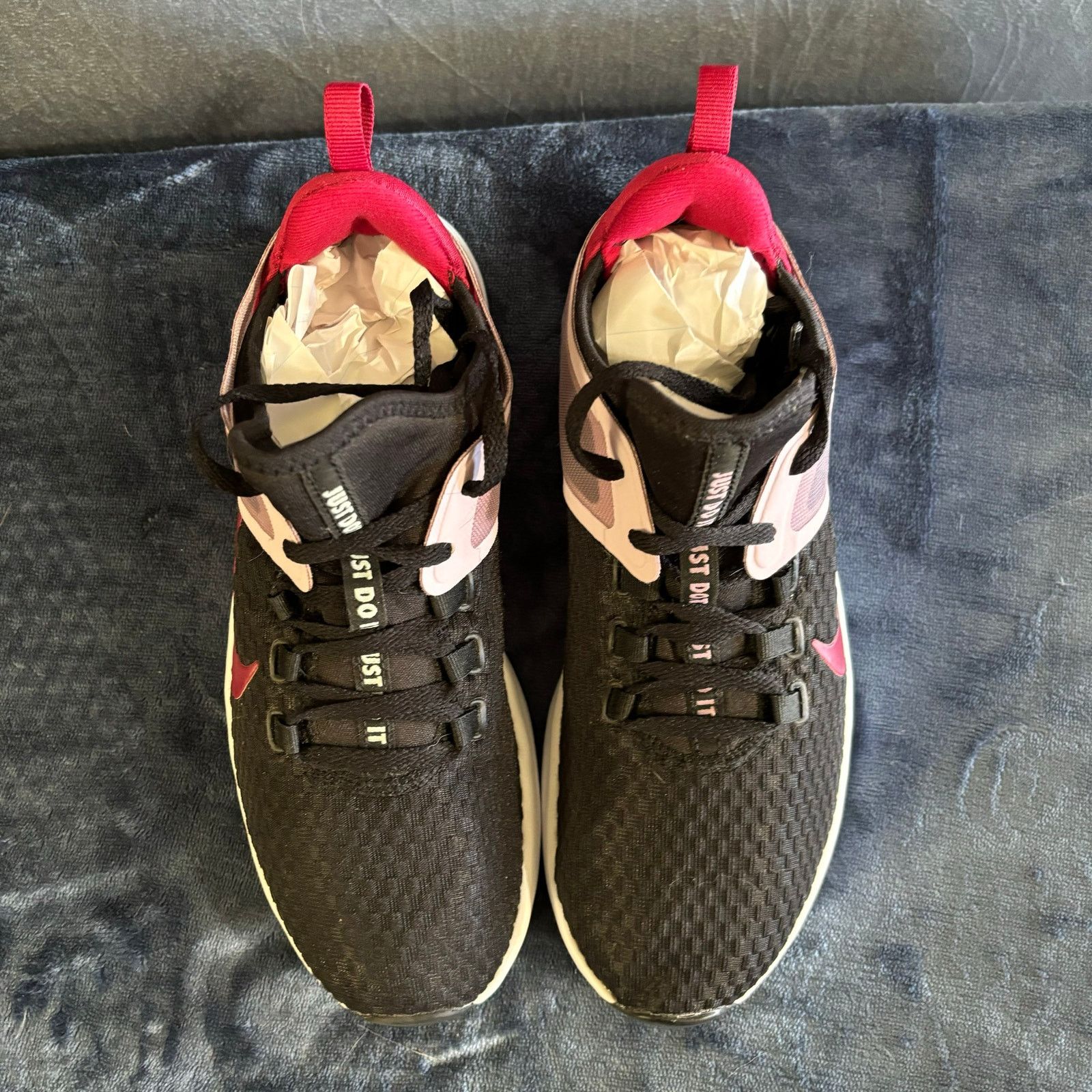 Nike Nike Air Max Bella TR 2 Valentines Womens 8 Athletic Running Size US 8 / IT 38 - 10 Thumbnail