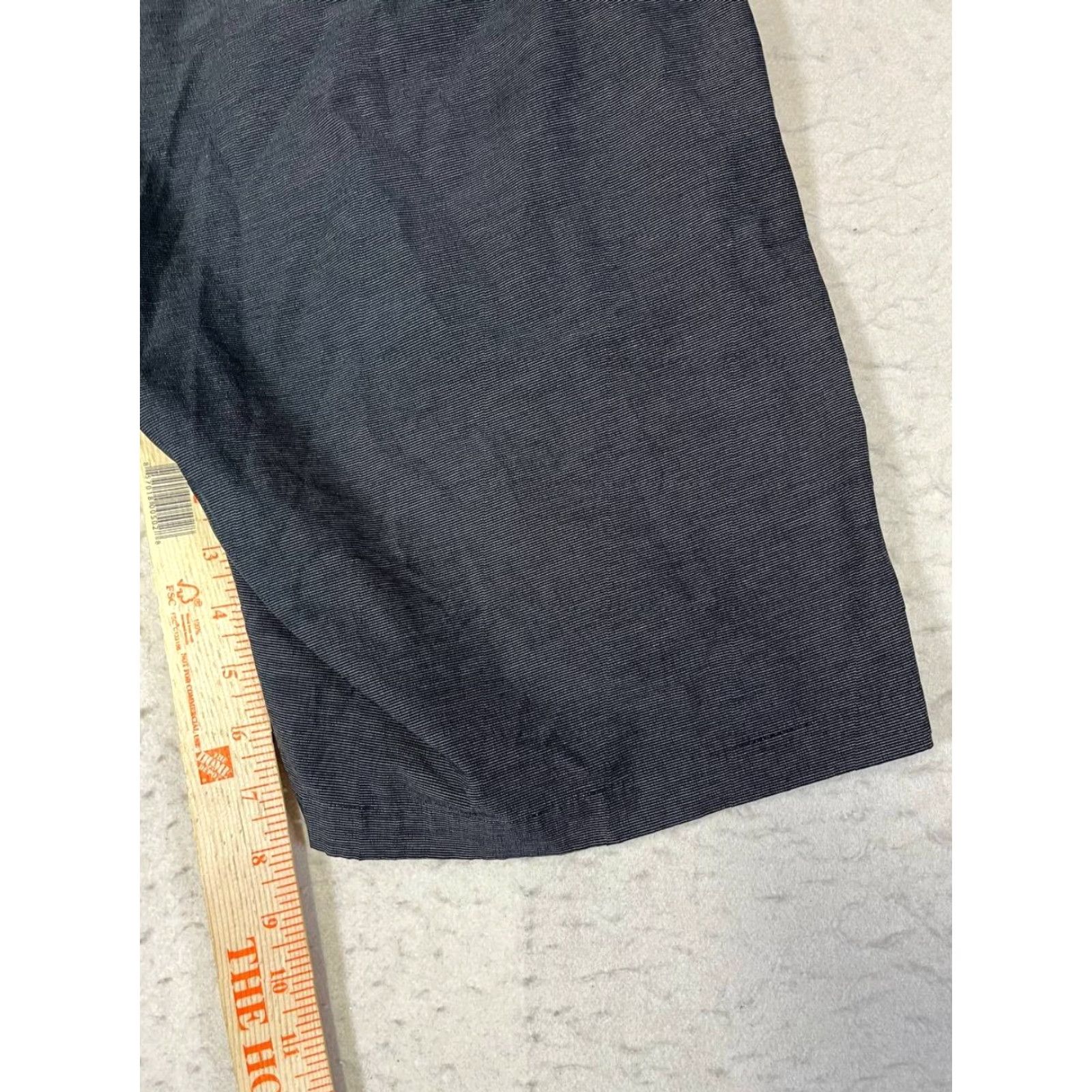 TravisMathew Travis Mathew Men's Chino Golf Shorts Spandex Flat Front Black Size 36 Regular Inseam 9 in Casual Beach Outdoor Golf Seasonal Lightweight Zip Logo Size US 36 / EU 52 - 4 Thumbnail