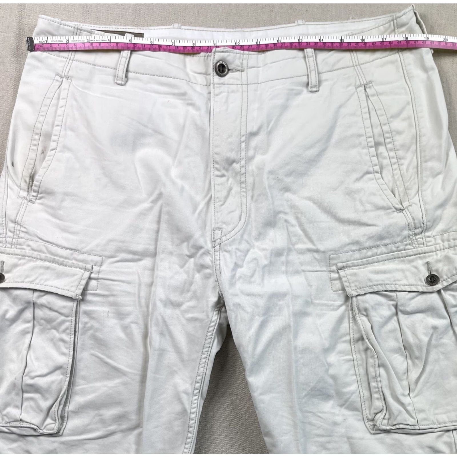 Levi's VINTAGE? No, Levi's Cargo Shorts Mens 34 White 11" Inseam Canvas Cotton Cargo Pocket Casual Workwear Summer 11" Inseam Men’s Regular Mens Size US 34 / EU 50 - 7 Thumbnail