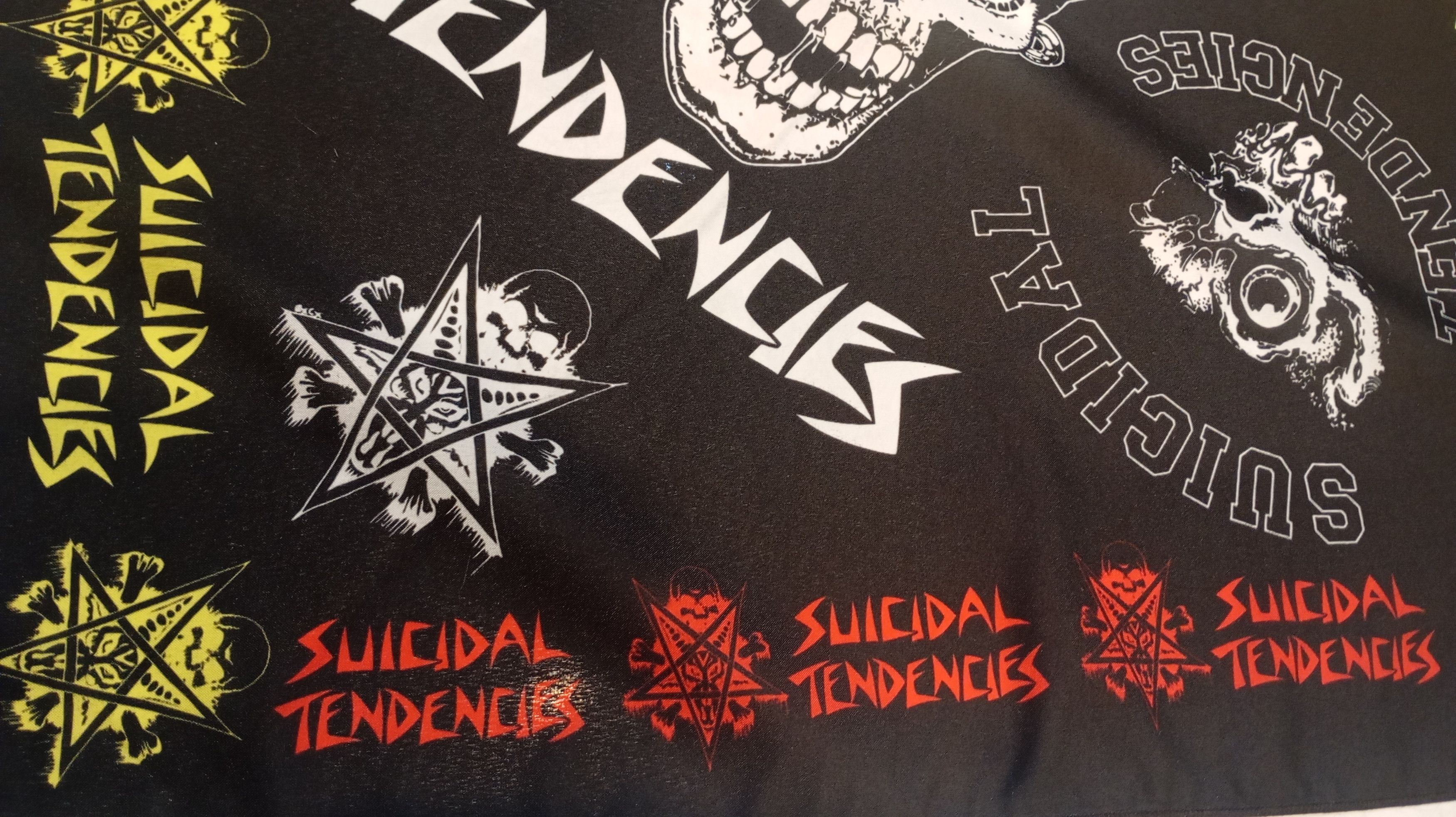 Band Tees Skulls Bandana Handkerchief Rock Band Streetwear suicidal Size ONE SIZE - 4 Thumbnail