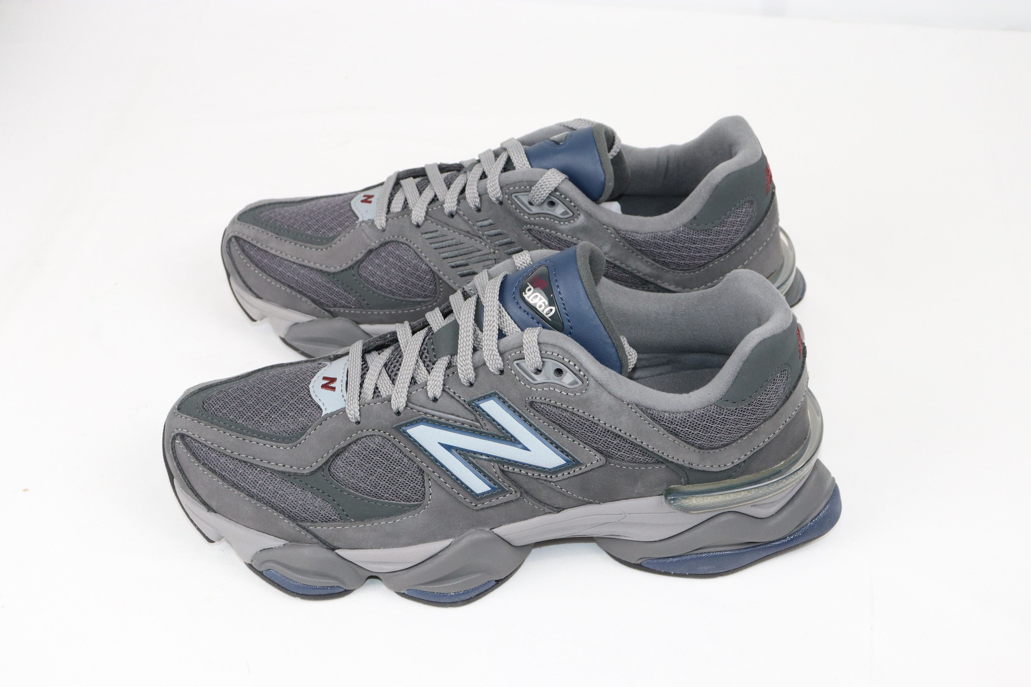 o1rshd 9060 Trainers in Grey Multicolor
