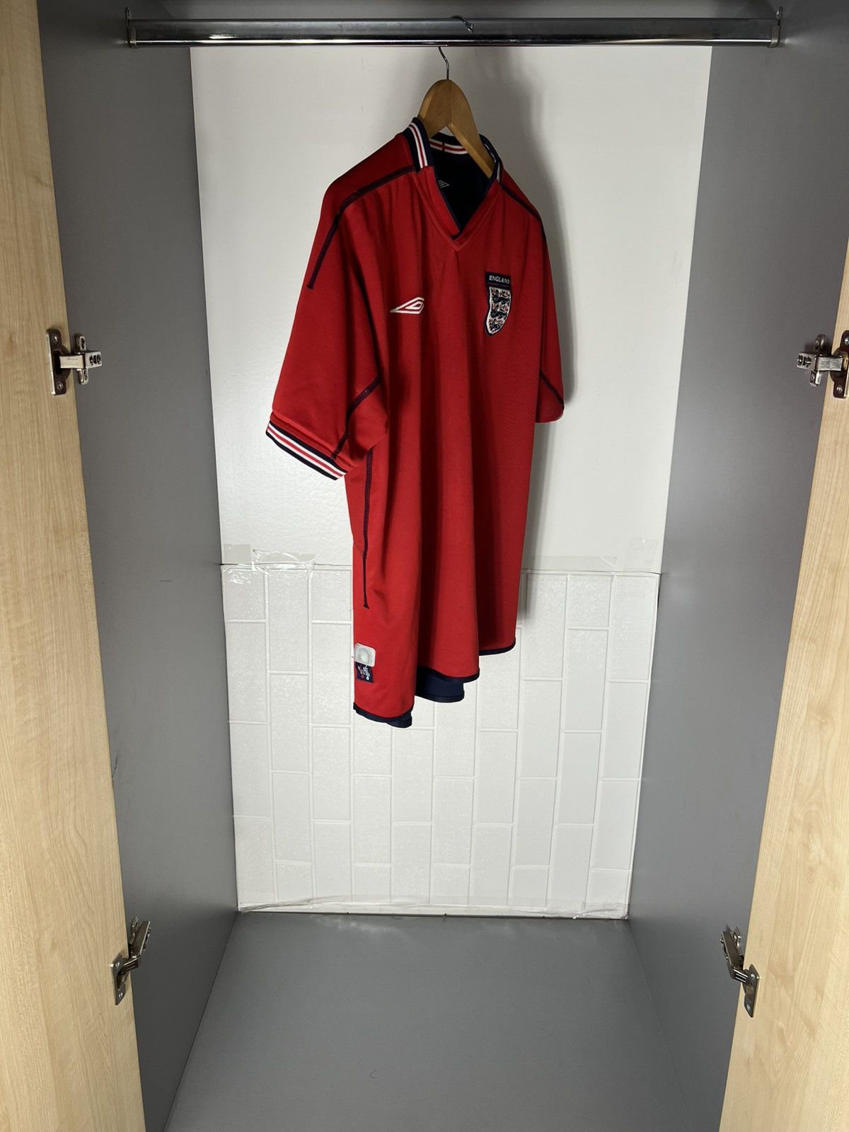 Umbro VINTAGE UMBRO ENGLAND RETRO SOCCER JERSEY MANCHESTER Y2K 90s Size US L / EU 52-54 / 3 - 3 Thumbnail