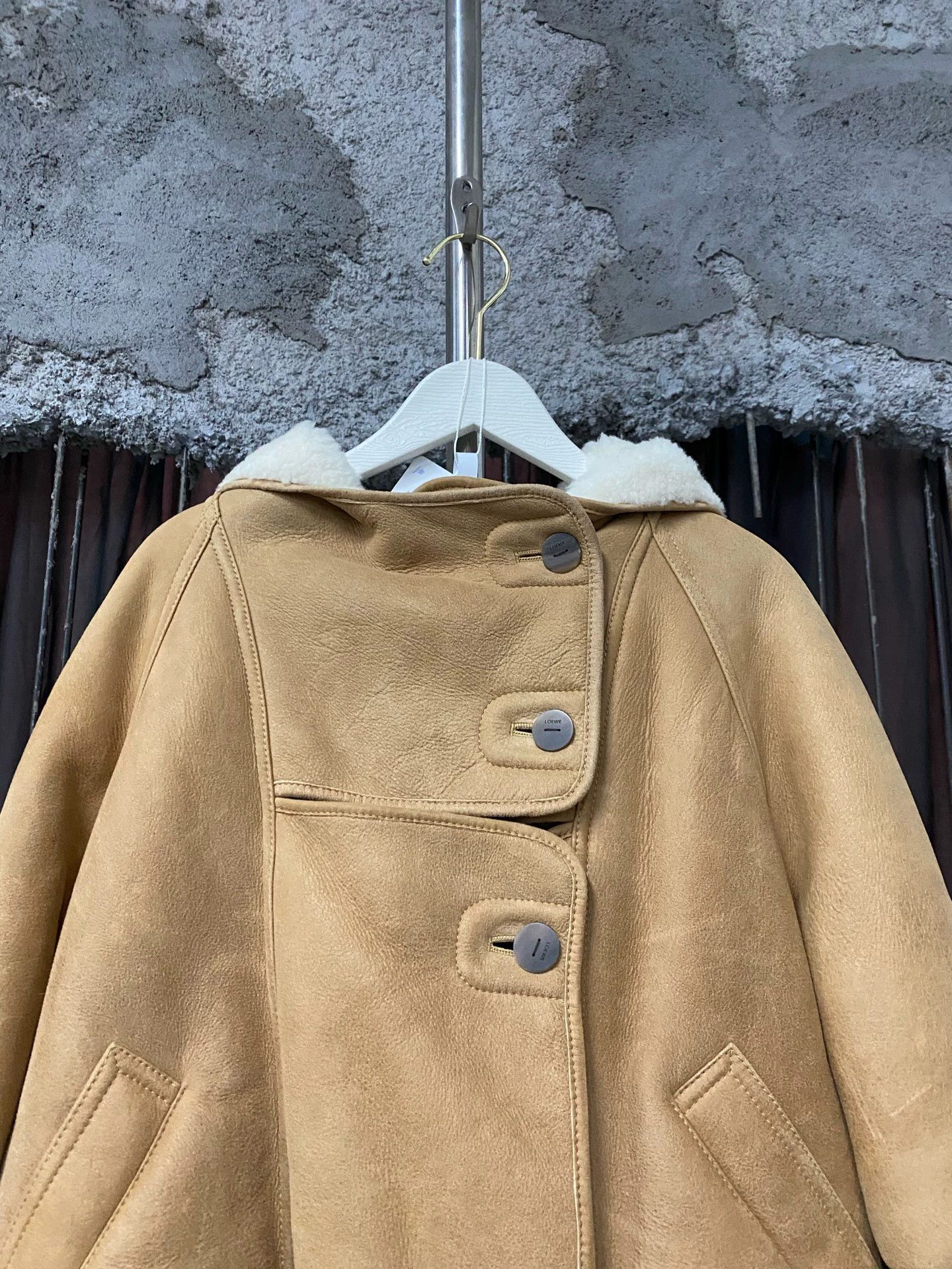 Loewe Loewe shearling jacket 36 new Size XS / US 0-2 / IT 36-38 - 3 Thumbnail