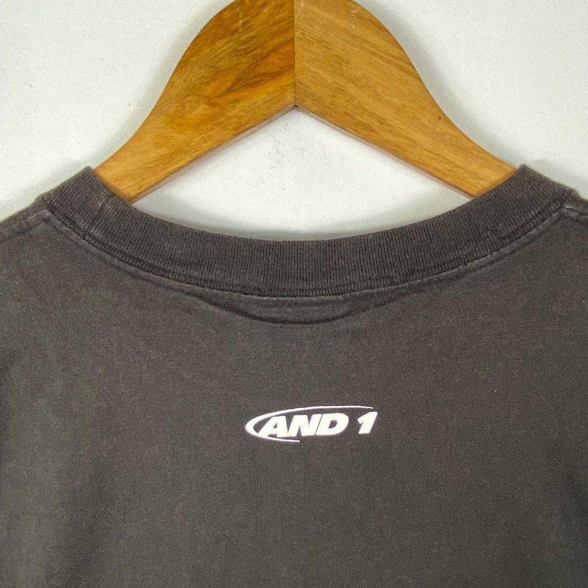 Vintage Vintage AND1 BASKETBALL Graphic Faded Tee Shirt Medium Size Size US M / EU 48-50 / 2 - 5 Thumbnail