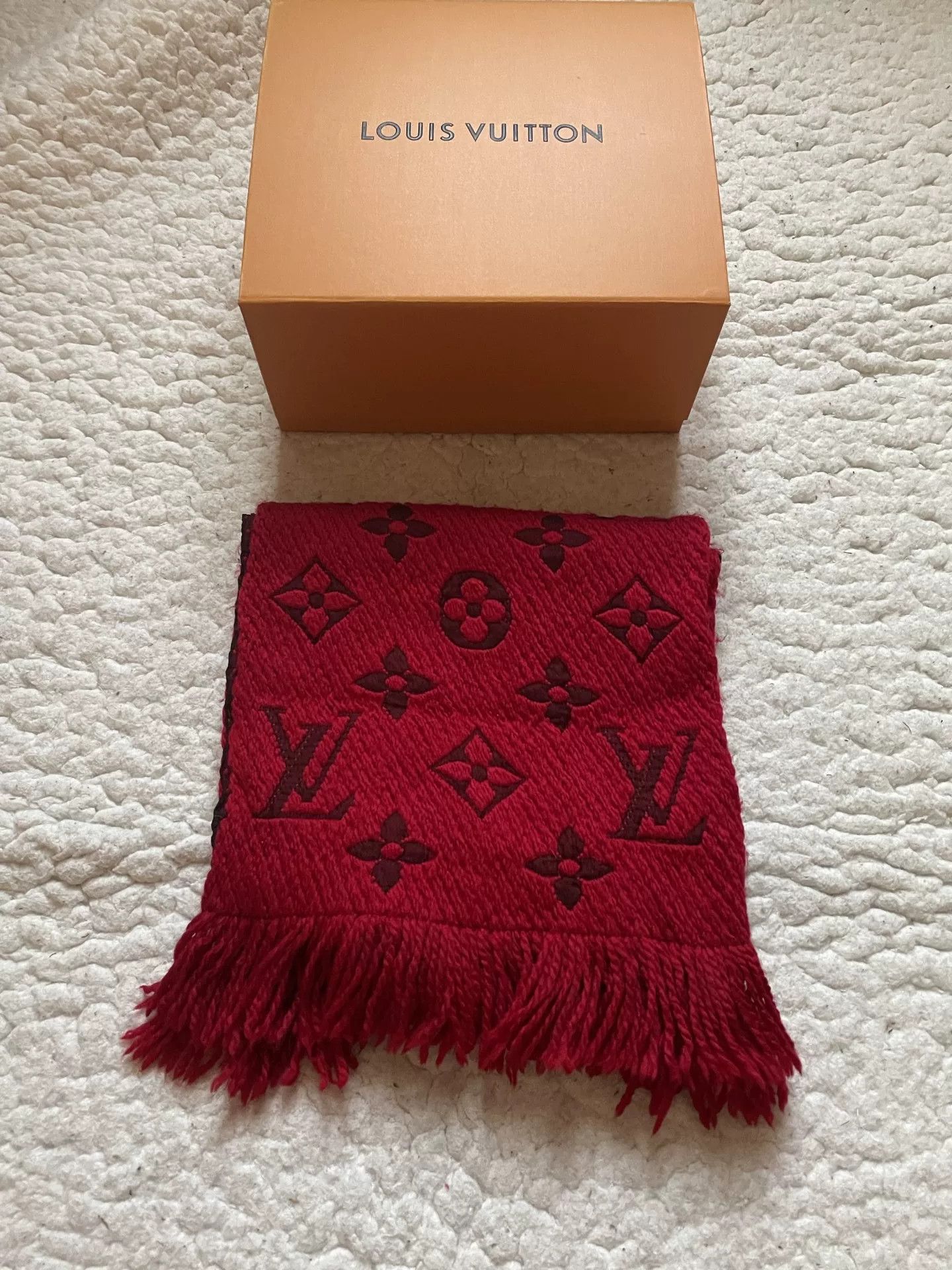 Louis Vuitton Louis Vuitton Red Scarf Size ONE SIZE - 1 Thumbnail