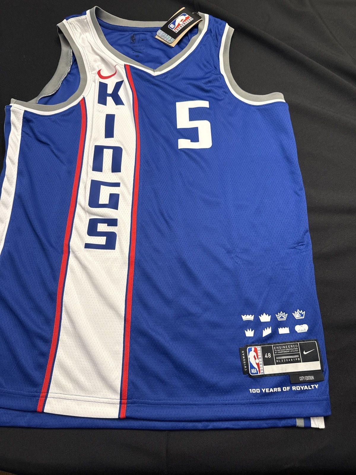 Nike *NEW* Kings 100 years of Royalty Jersey D. Fox #5 Size US M / EU 48-50 / 2 - 1 Thumbnail