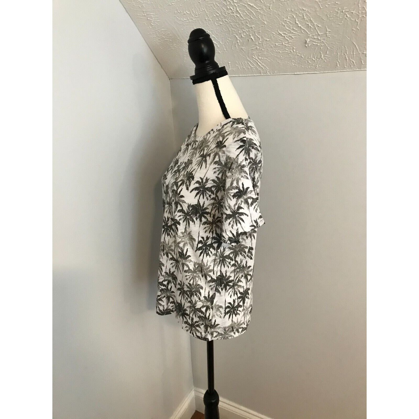 Anthropologie by Anthropologie White Short Sleeve Shirt with Palm Trees Size S / US 4 / IT 40 - 2 Thumbnail