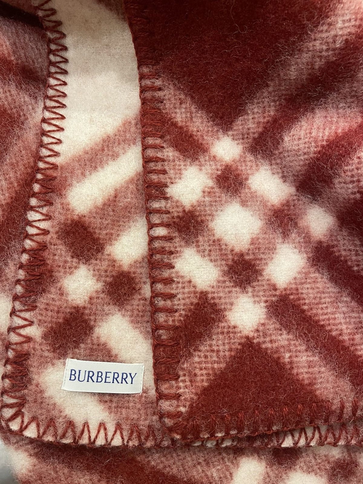 Burberry Burberry Check Wool Blanket Color: Ripple / Pillar Brand New Size ONE SIZE - 2 Thumbnail