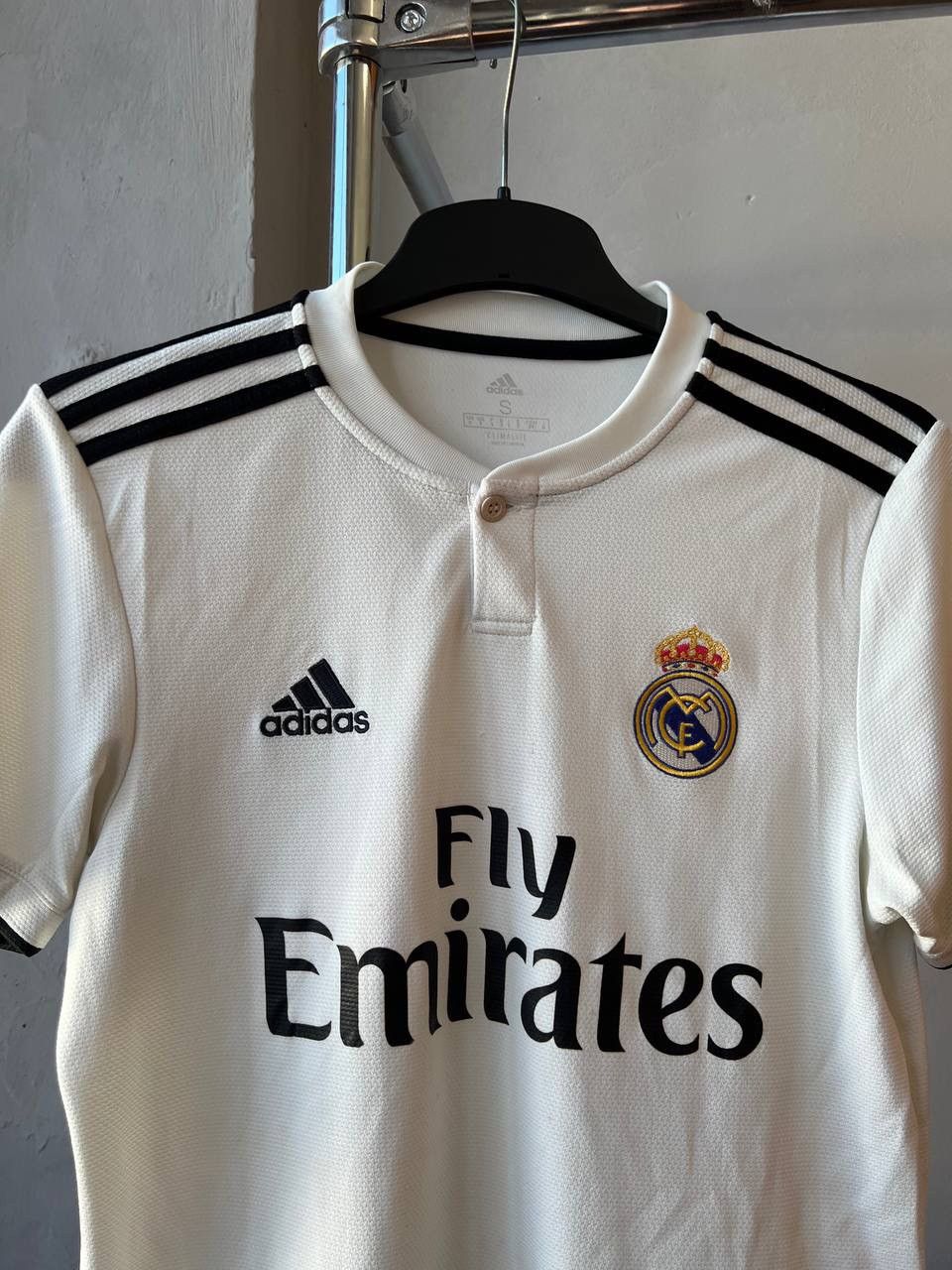 Adidas 2018/19 REAL MADRID HOME SOCCER JERSEY FOOTBALL SHIRT SIZE S Size US S / EU 44-46 / 1 - 3 Thumbnail