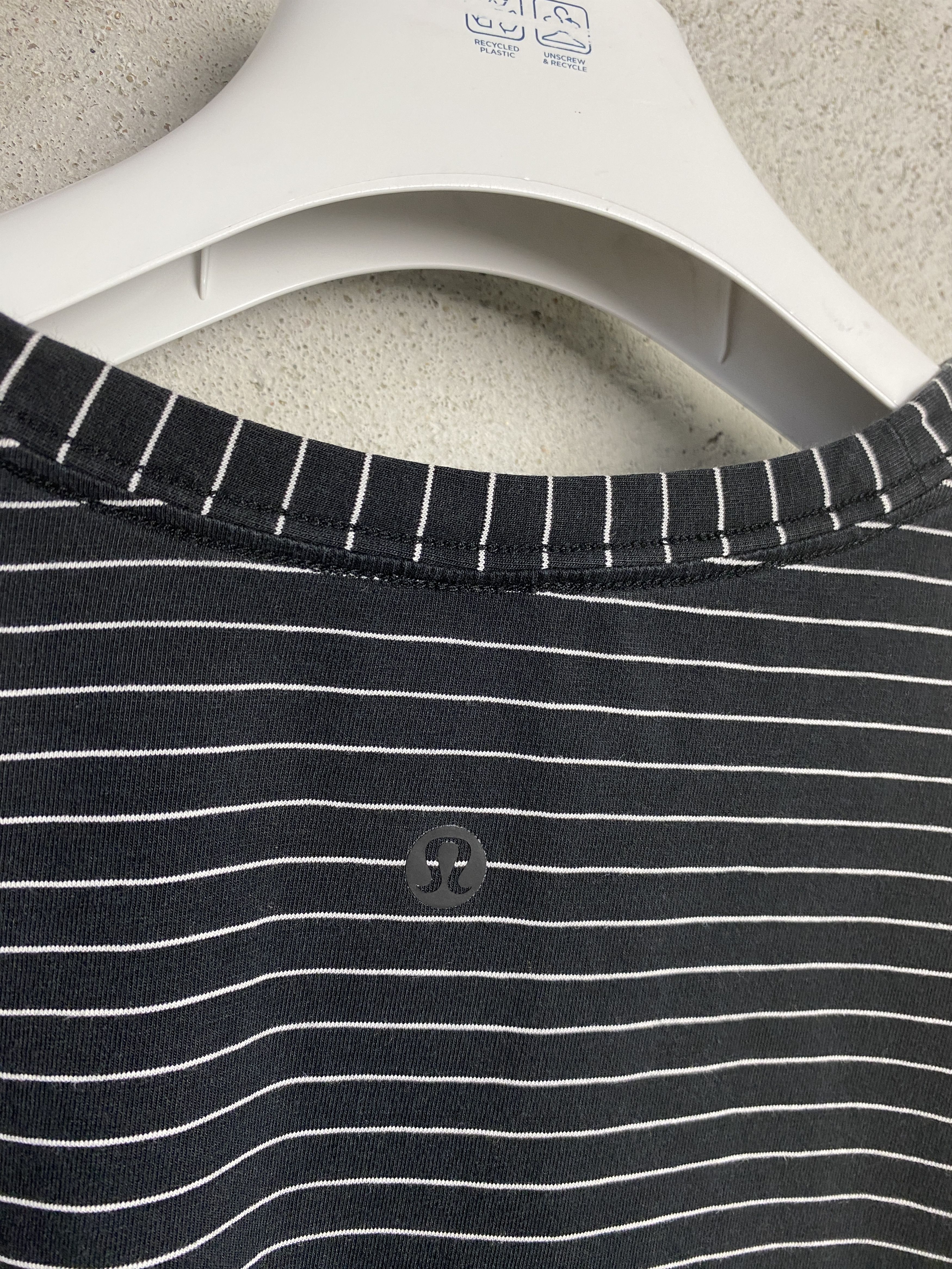 Lululemon Lululemon striped t-shirt tee casual sport yoga pilates Size L / US 10 / IT 46 - 4 Thumbnail