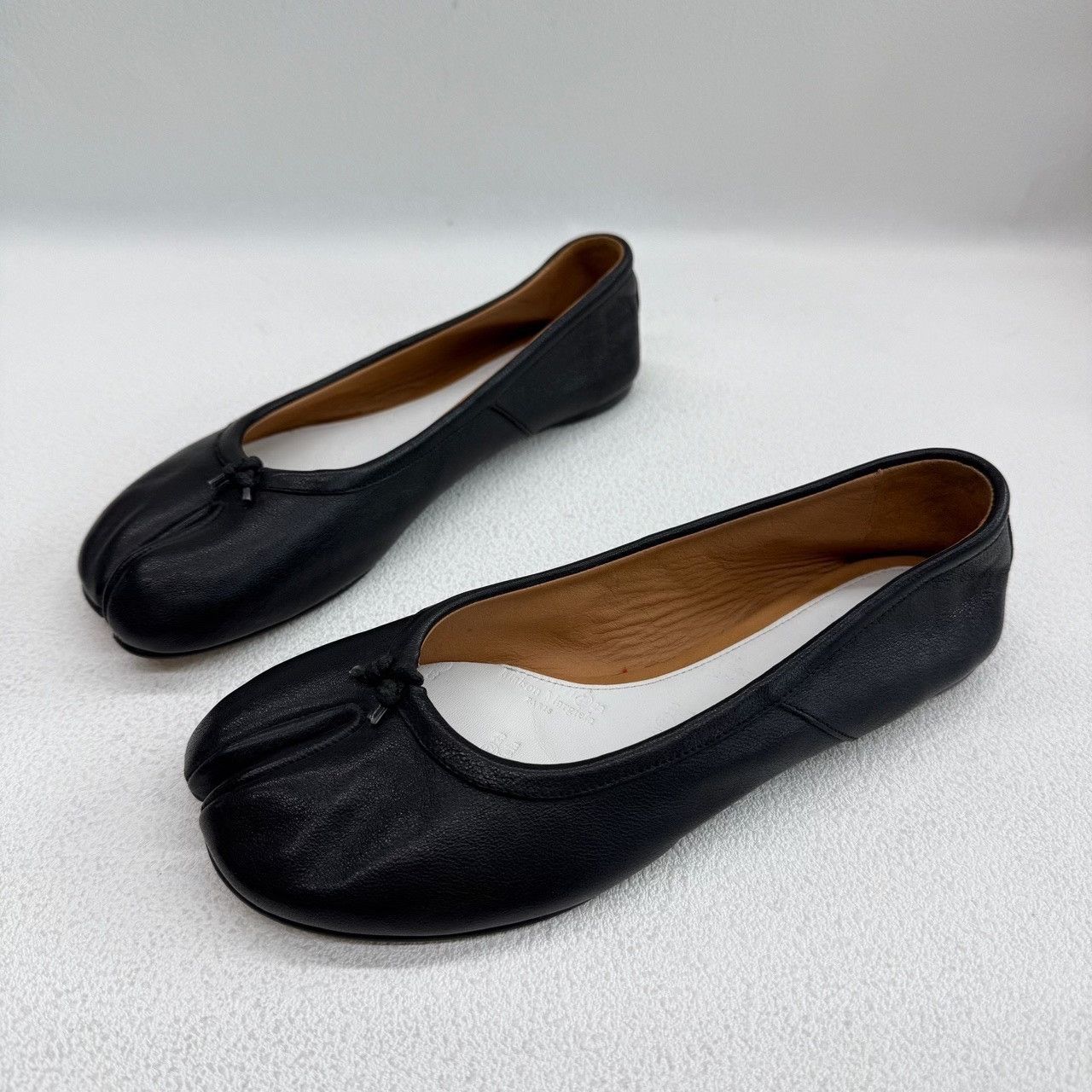 Maison Margiela Maison Margiela Black Lowtop Sneakers us_5 Women Size US 5 / IT 35 - 1 Thumbnail