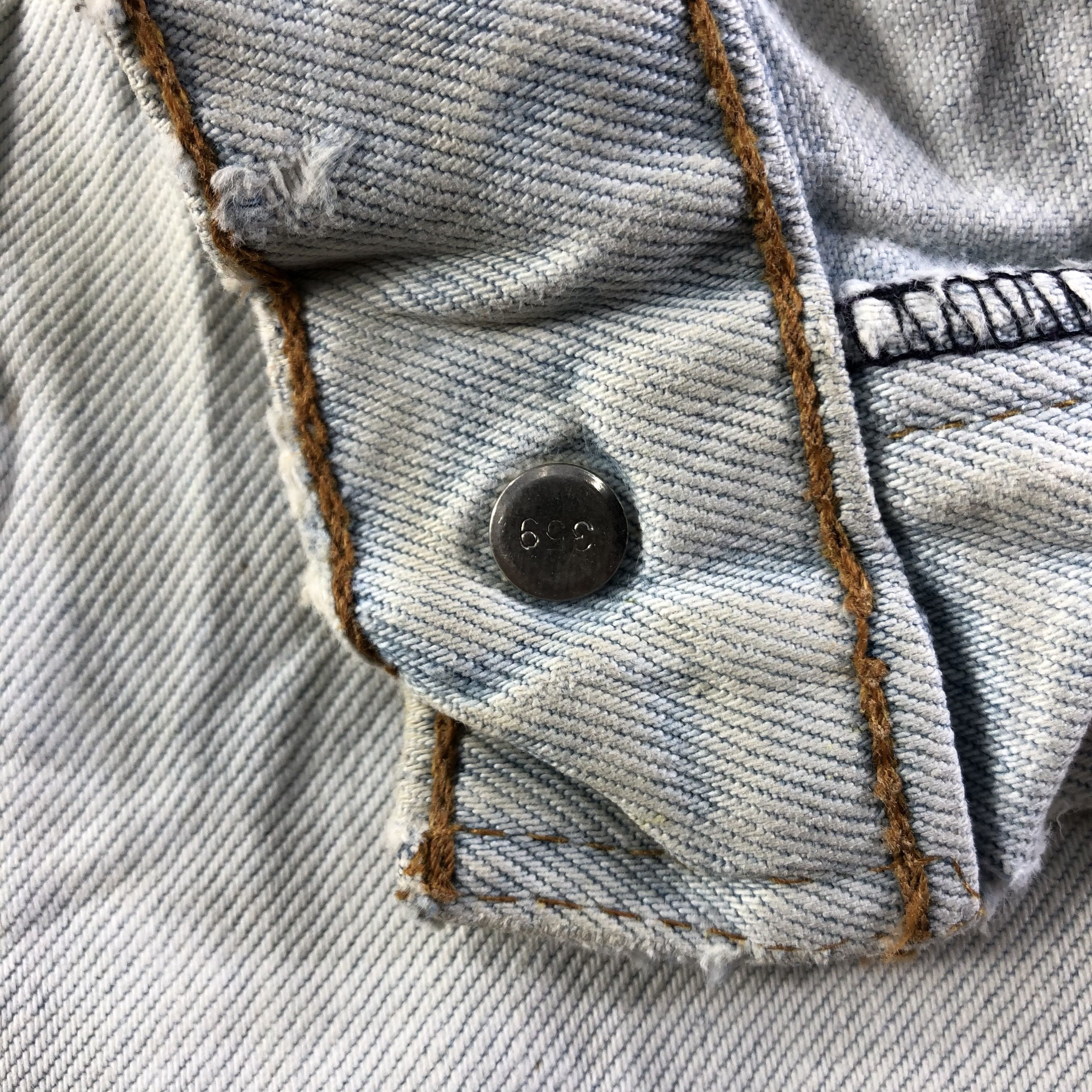 Levi's Vintage Light Wash Levis Jeans-J3955 Size US 29 - 10 Thumbnail