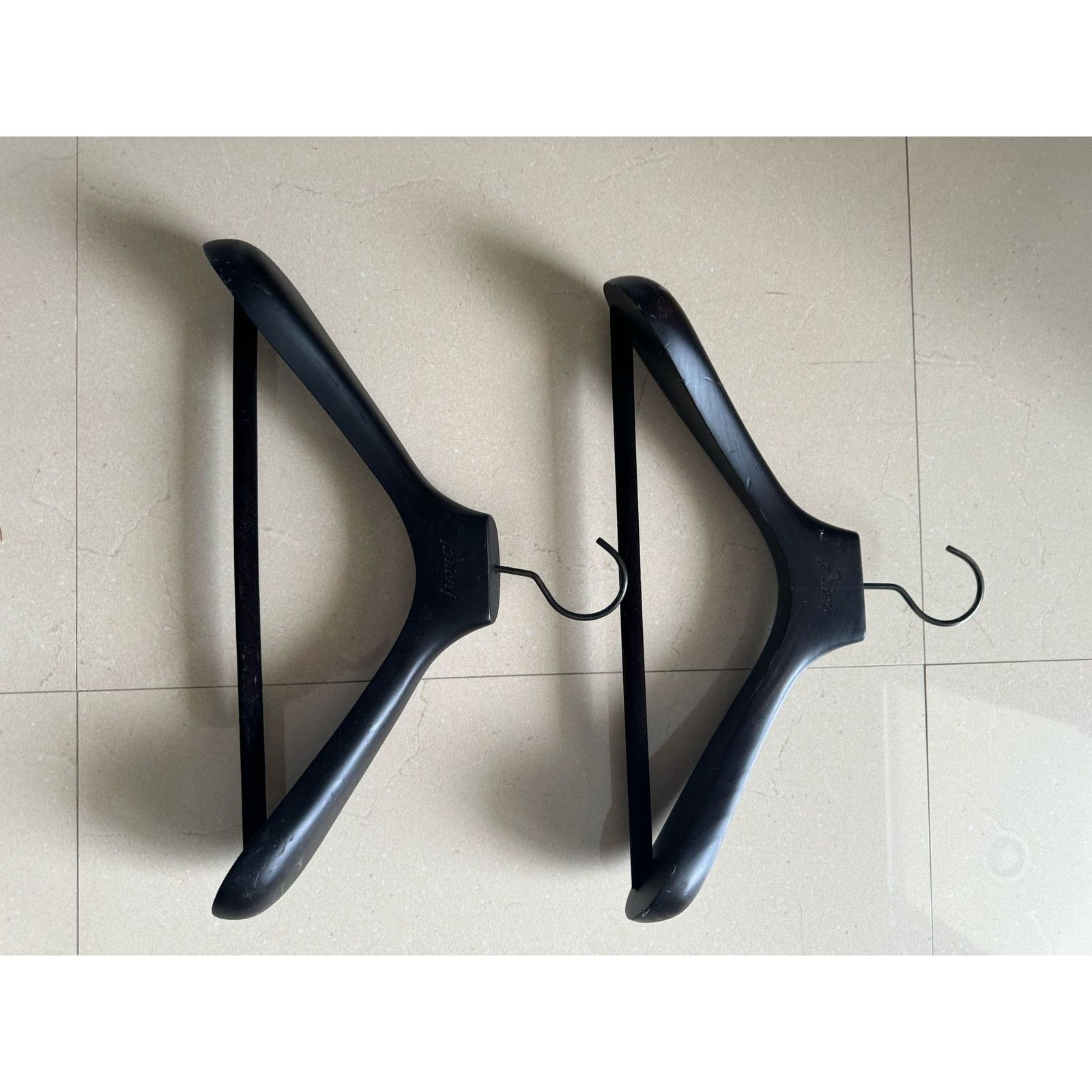 Brioni o1rshd1 Size: OS / Set of Brioni Hangers in Black Size ONE SIZE - 9 Thumbnail