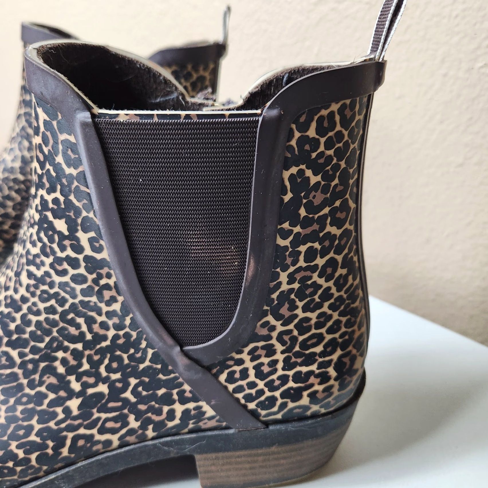 Lucky Brand VINTAGE Lucky Brand Women’s Leopard Basel Rainboot Bootie |10/42| Bootie Women’s Black Tan Brown Waterproof Side Zip Block Heel City Rain Size US 10 / IT 40 - 2 Thumbnail