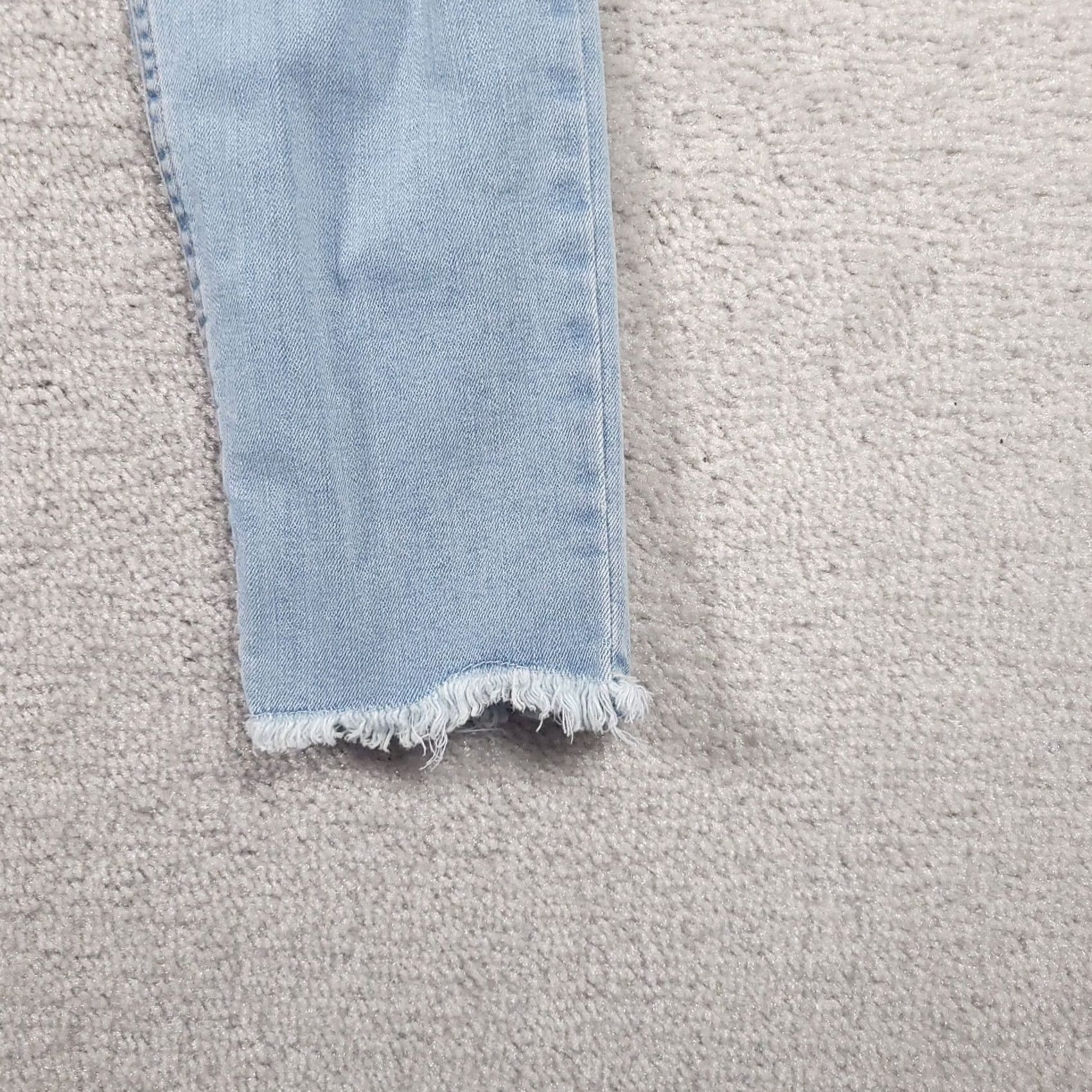 Lee Lee Jeans Women's 8 M Light Wash Stretch Mid Rise Denim Capri Crop 26.5" Raw Hem Jeans Size 30" / US 8 / IT 44 - 7 Thumbnail