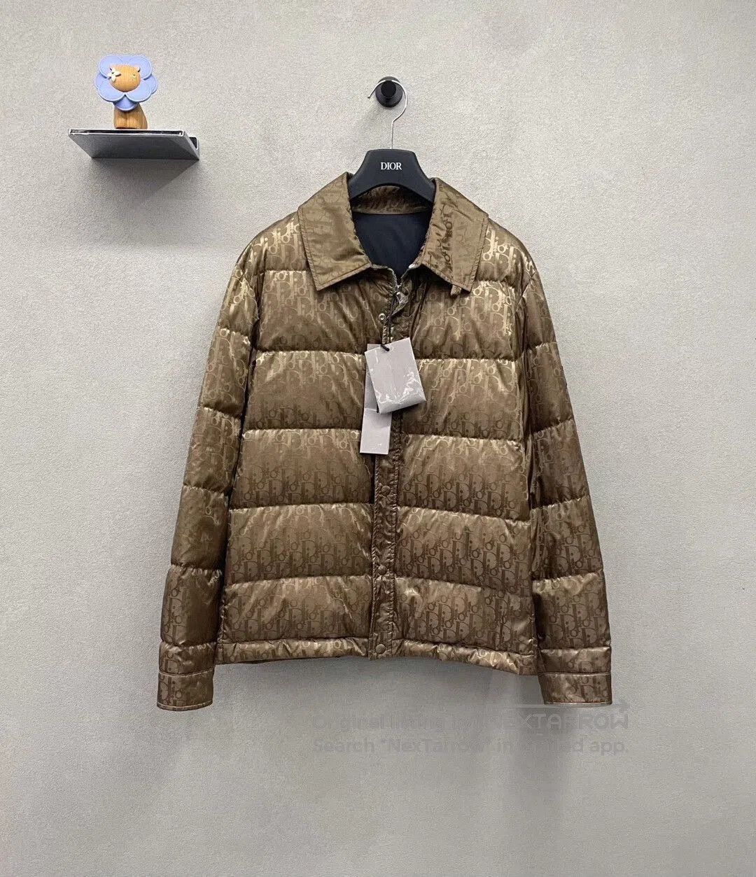 Dior dior logo print puffer jacket in champagne brown. Size US L / EU 52-54 / 3 - 1 Thumbnail