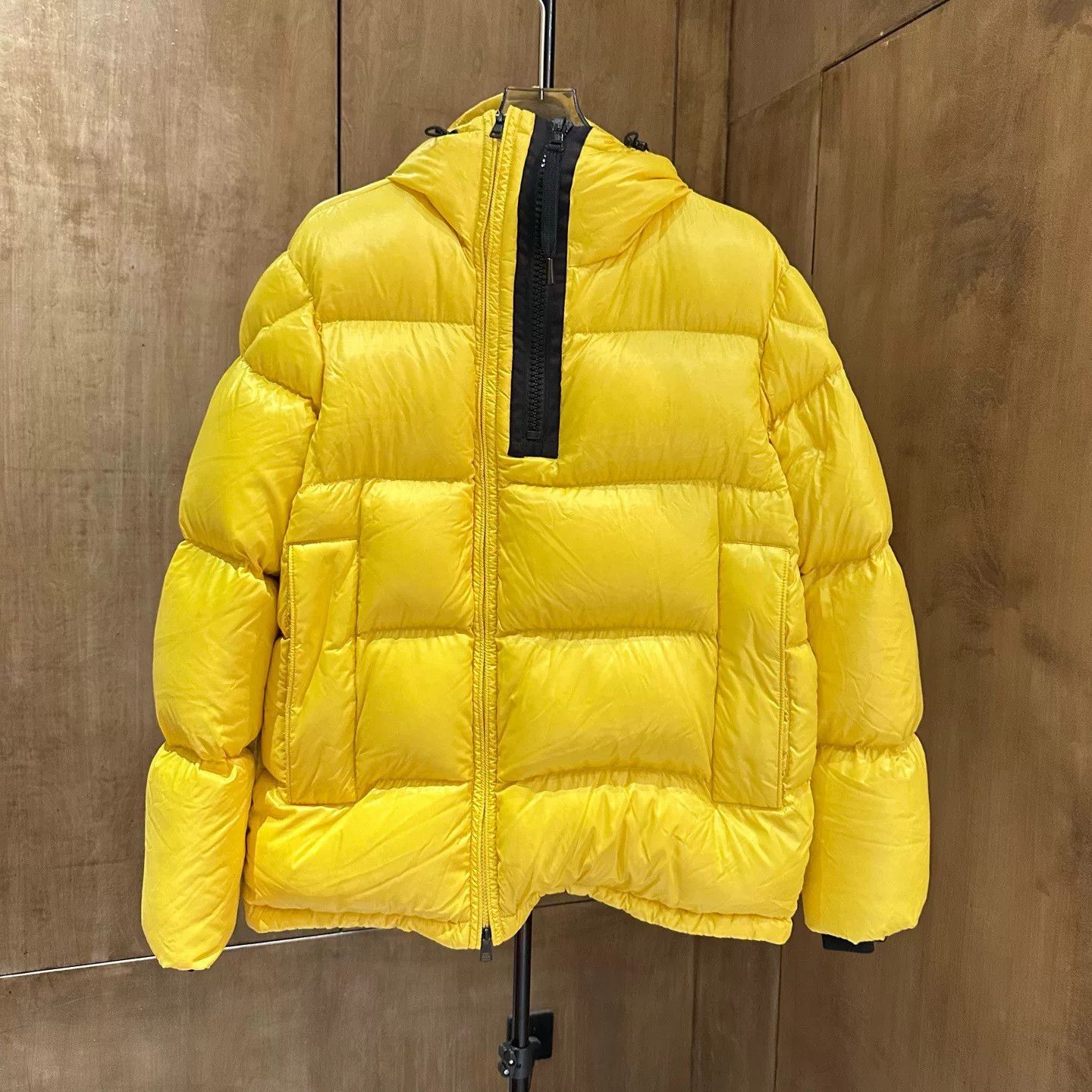 Moncler Moncler Down Yellow Heavy Coat L Men Size US L / EU 52-54 / 3 - 1 Thumbnail
