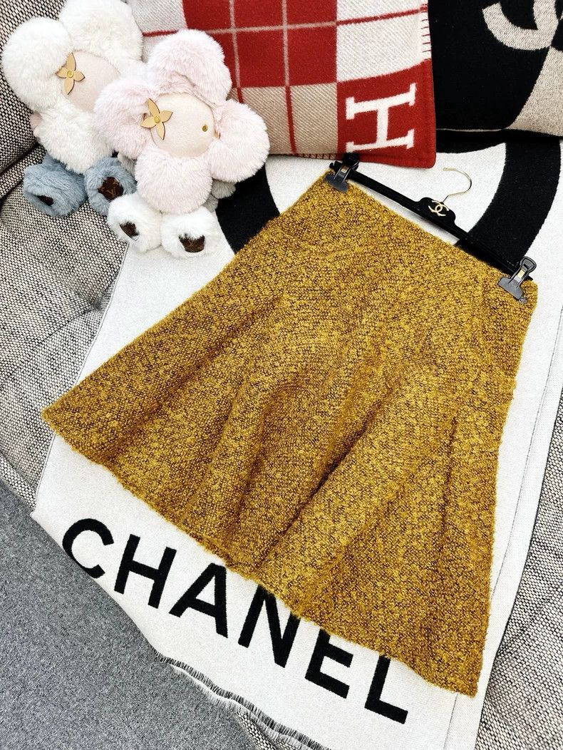 Chanel Chanel Yellow terry skirt and umbrella skirt Size 25" / US 0 / IT 36 - 1 Thumbnail