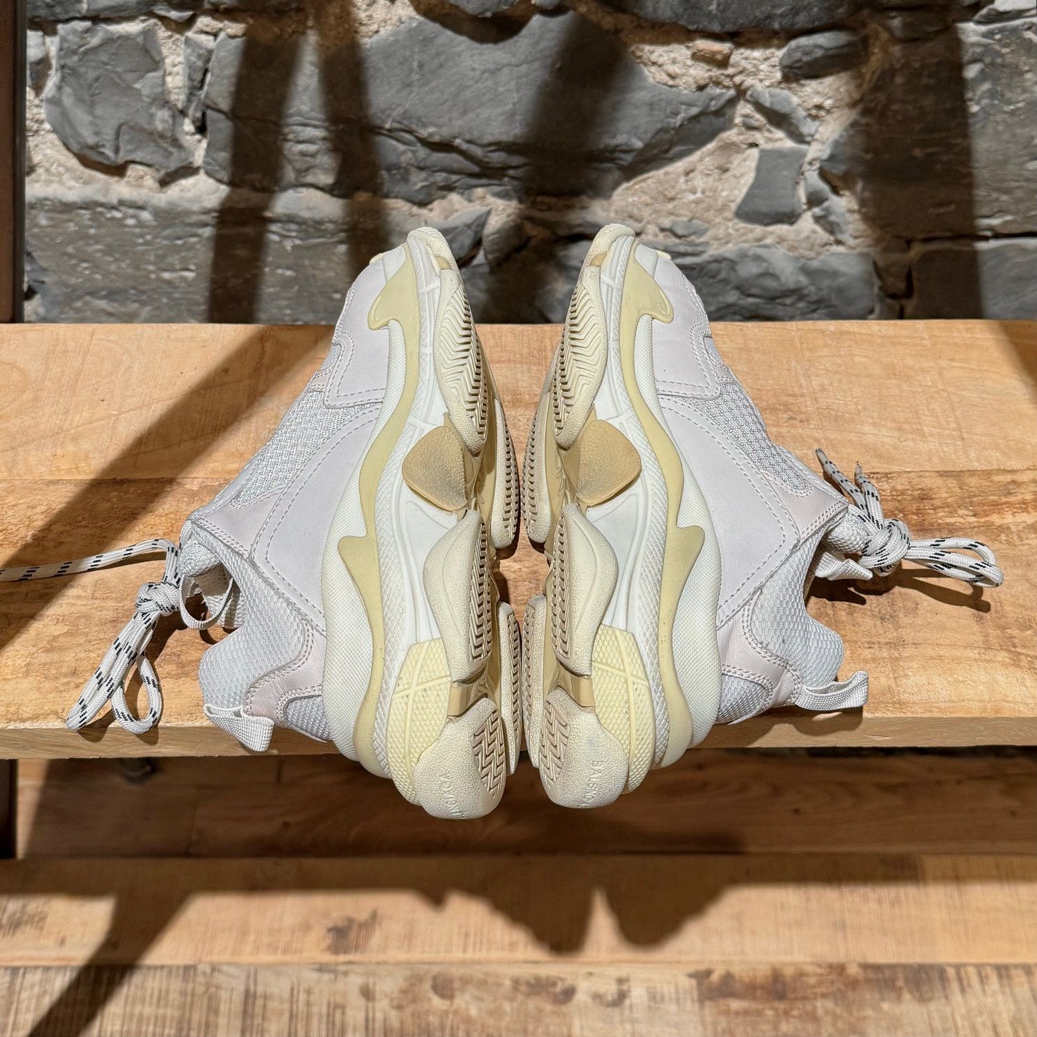 Balenciaga Balenciaga White Triple S Chunky Sneakers Size US 5 / IT 35 - 8 Thumbnail