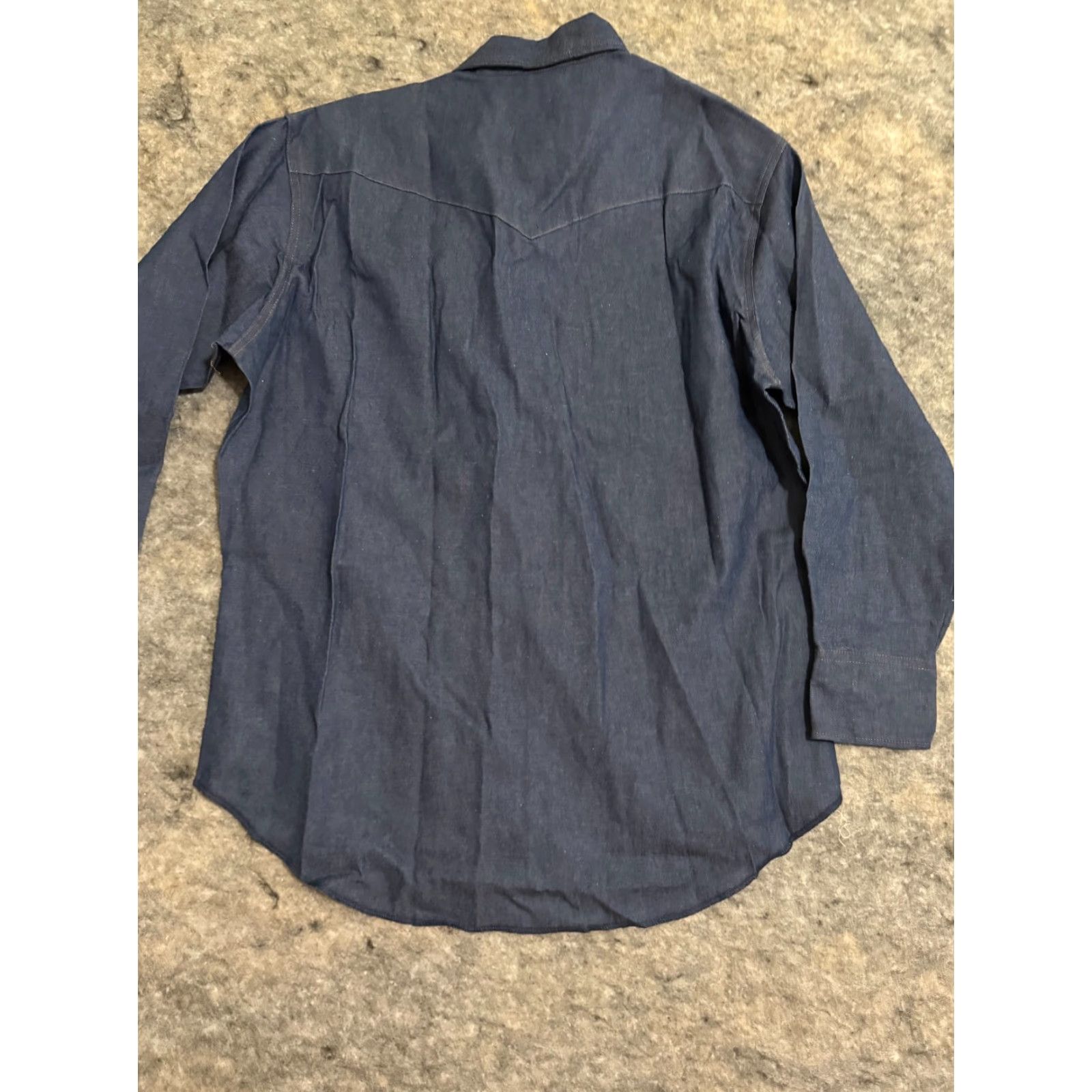 Wrangler Wrangler pearl snap dark blue denim work shirt size 17 X 34 sleeve length NWT Size US XL / EU 56 / 4 - 4 Thumbnail