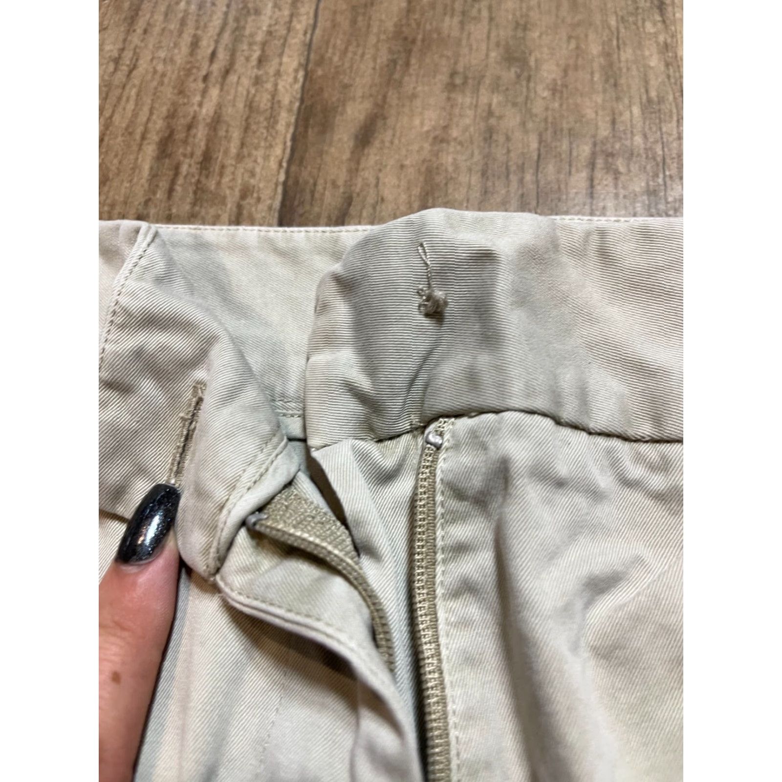 Tommy Bahama Tommy Bahama Shorts Womens Size 6 Beige Relaxed Regular 6 Womens George Shorts Mens Size 32 Gray missinin a bottom Size 28" / US 6 / IT 42 - 2 Thumbnail