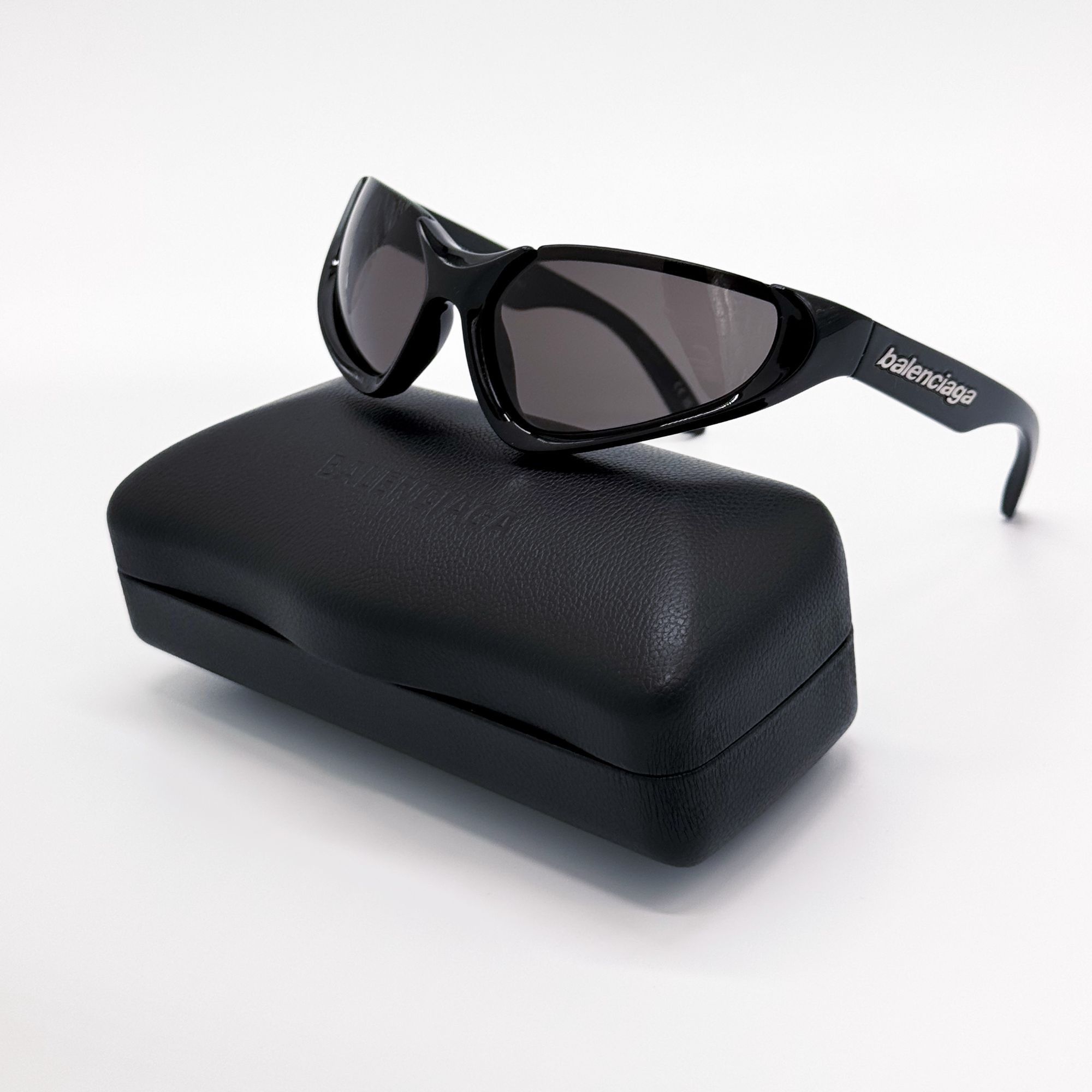 Balenciaga NEW BALENCIAGA BB0202S 001 SUNGLASSES BLACK OVERSIZED WOMEN Size ONE SIZE - 1 Thumbnail
