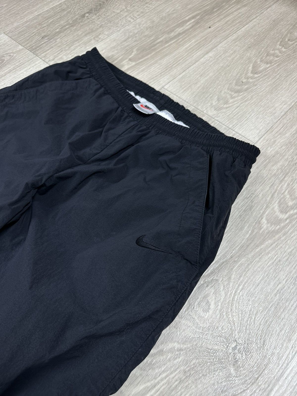 Nike Vintage Nike Nylon Sweatpants Swoosh Dril Size M Size US 32 / EU 48 - 2 Thumbnail
