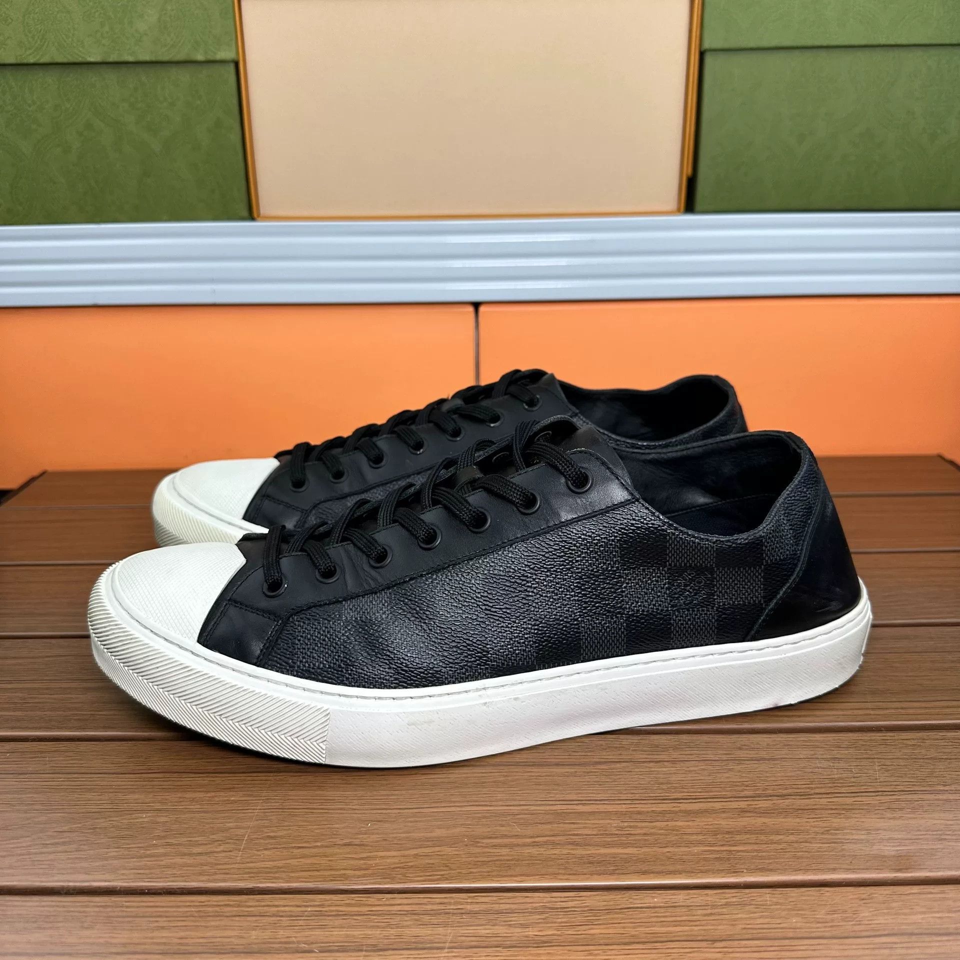 Louis Vuitton Louis Vuitton Casual Black Lowtop Sneakers 10 Men Size US 10 / EU 43 - 1 Thumbnail