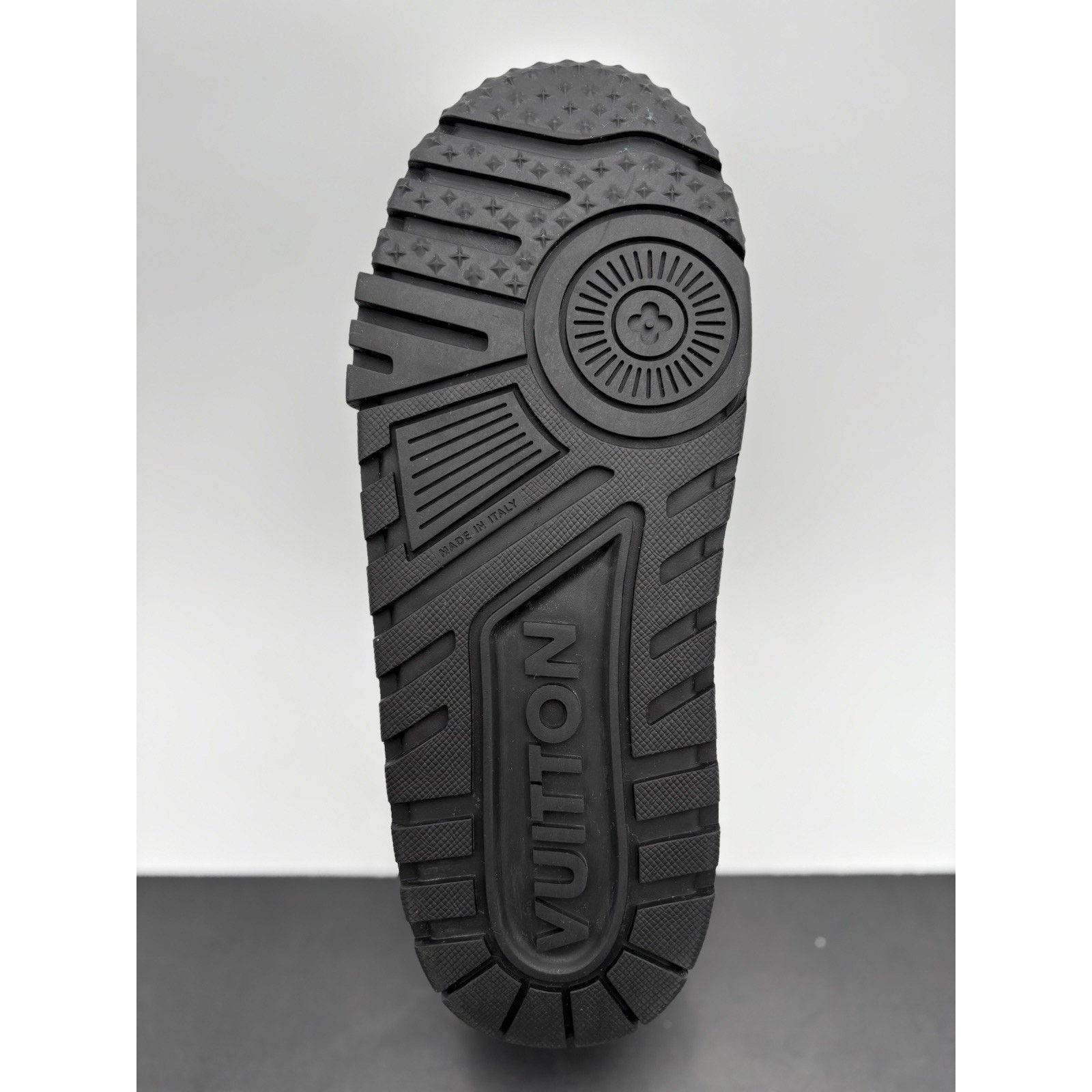Louis Vuitton (10-10.5 US) Louis Vuitton Maxi ' Black White ' | EXCELLENT! Size US 10 / EU 43 - 7 Thumbnail