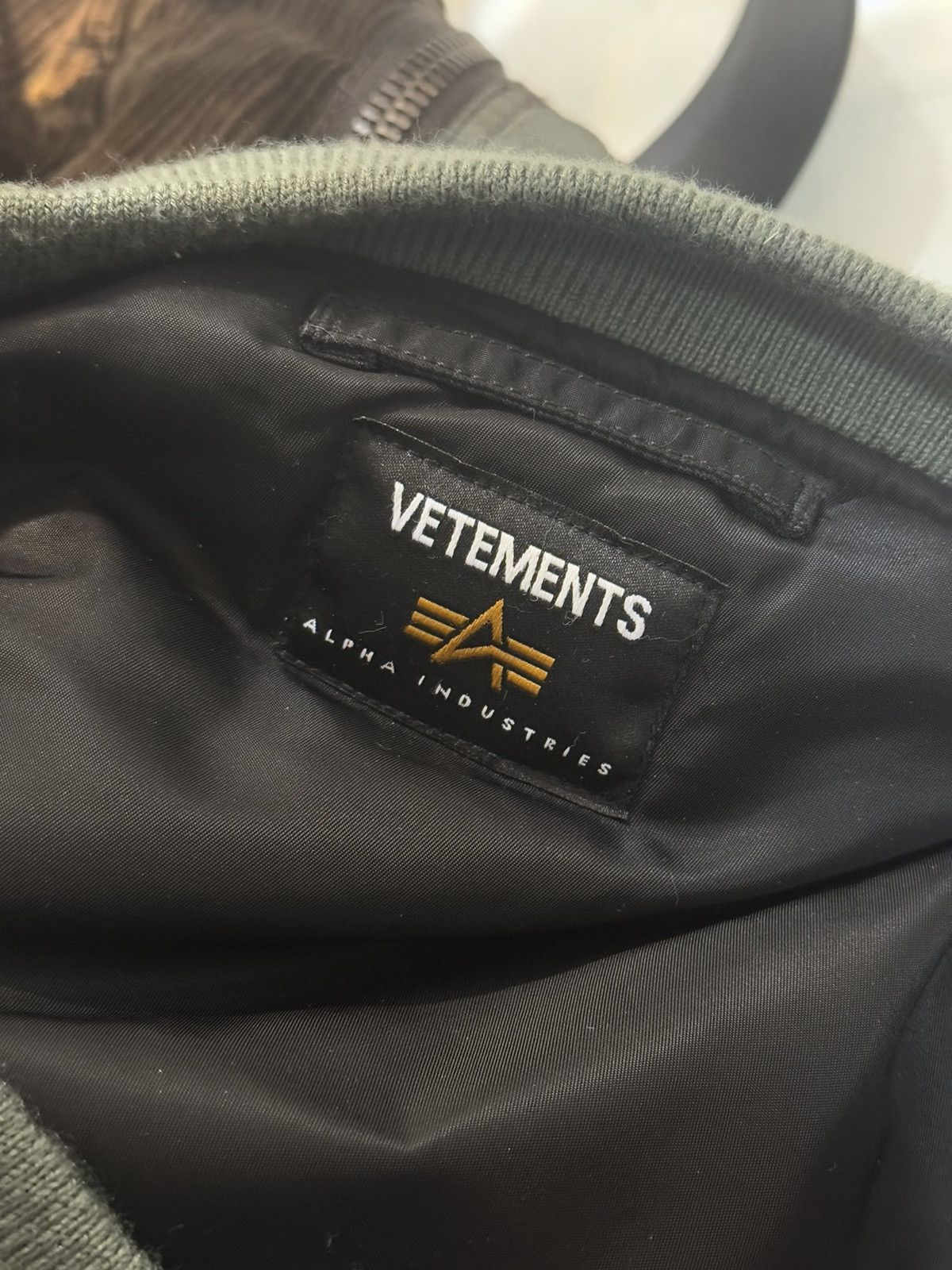 Vetements Vetements 19ss reversible bomber Size US M / EU 48-50 / 2 - 11 Thumbnail