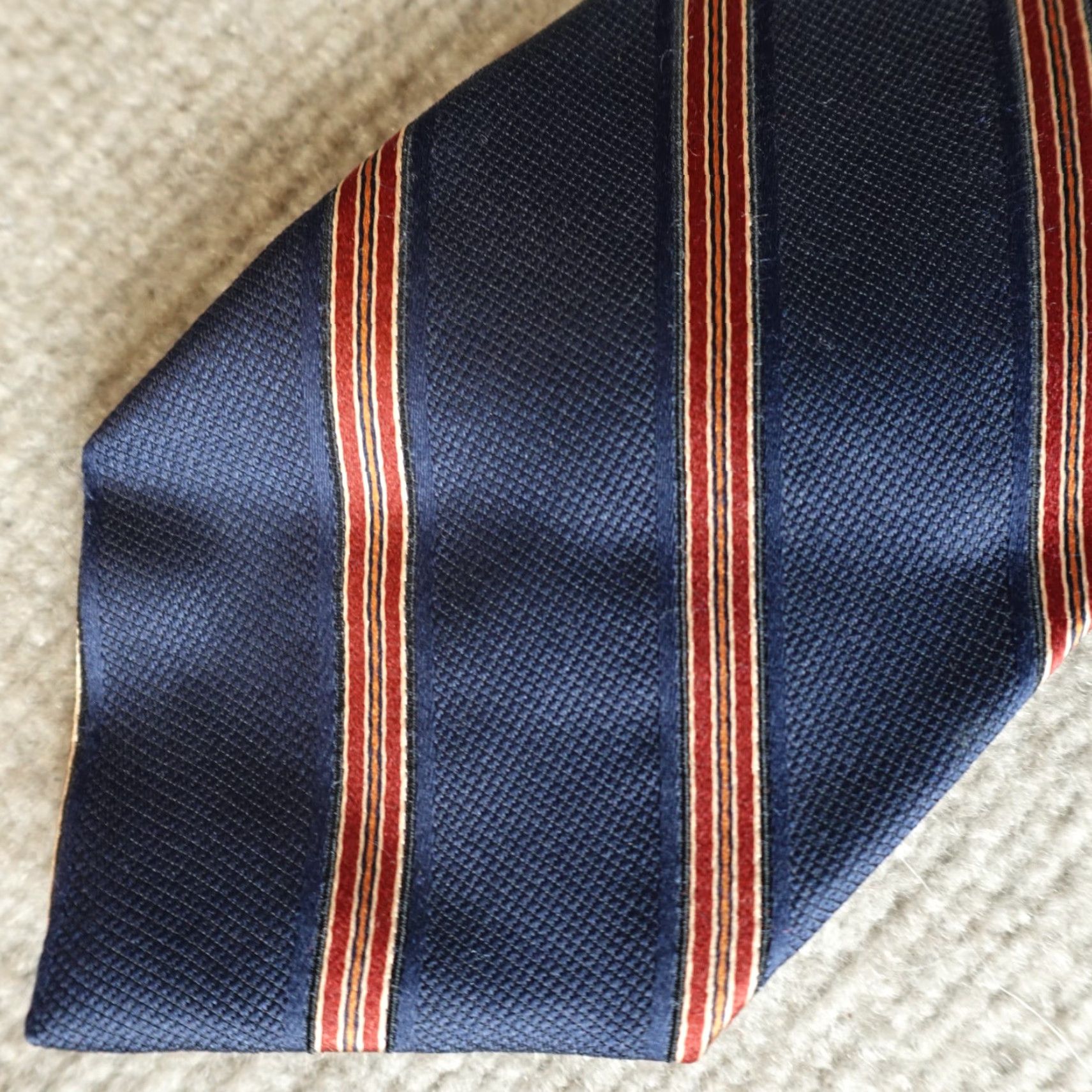 Brooks Brothers VINTAGE Brooks Brothers Tie Blue Red Striped Repp Regimental Makers USA Silk Classic Width Mens Size ONE SIZE - 2 Thumbnail