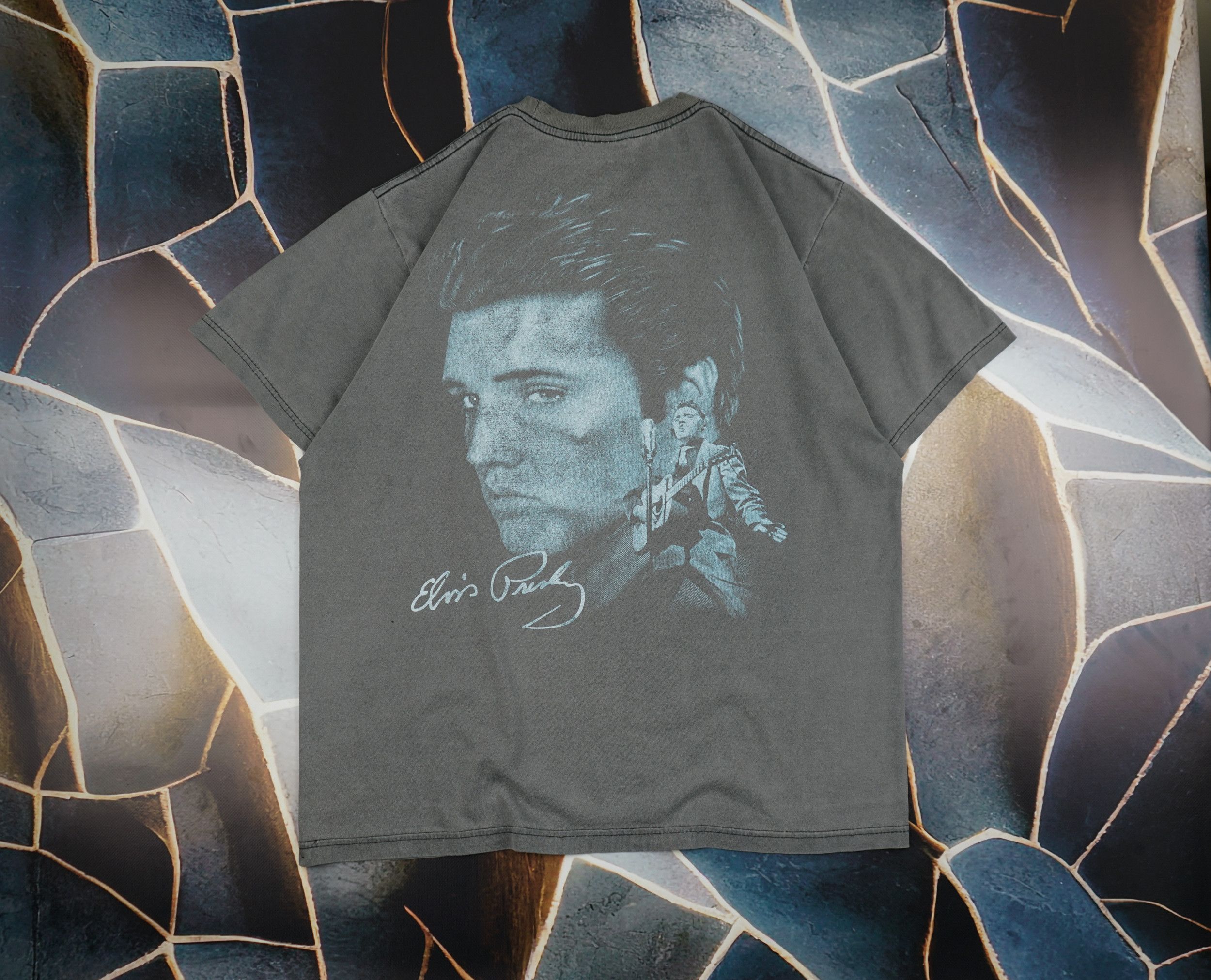Band Tees × Vintage Vintage 90s Elvis Presley Distressed T-Shirt Size US L / EU 52-54 / 3 - 9 Thumbnail