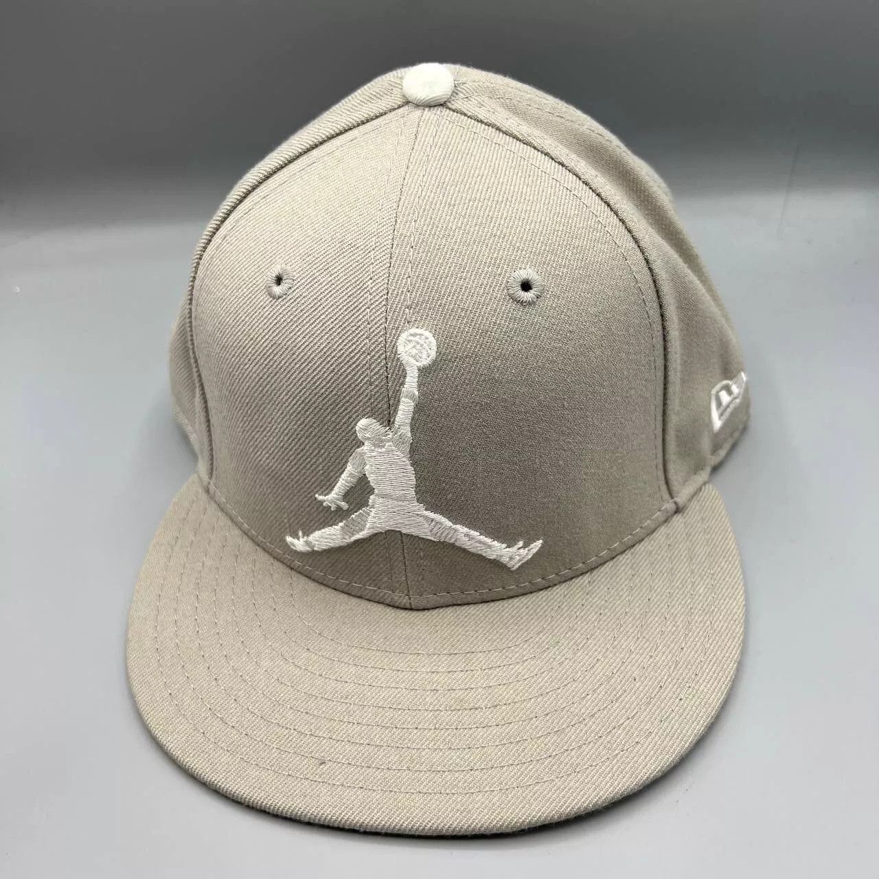 New Era Air Jordan Hat Men 7 3/8 Embroidered Logo Fitted Cap Size ONE SIZE - 1 Thumbnail