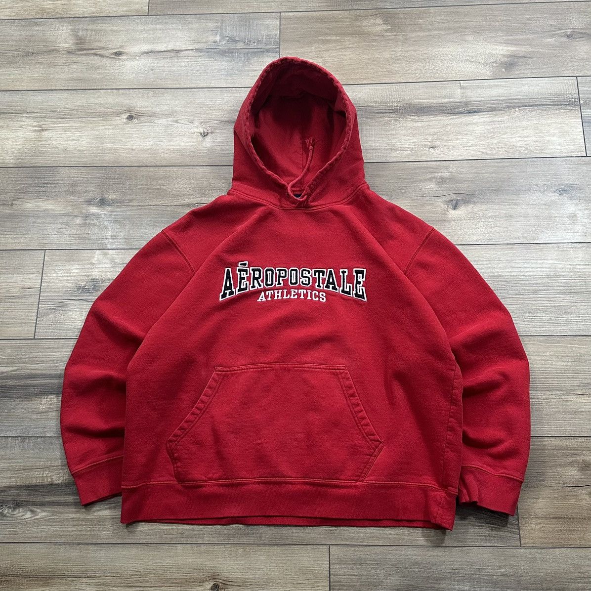 Aeropostale Vintage 90s Aeropostale Athletics Red Spell Out Boxy Hoodie Size US XL / EU 56 / 4 - 1 Thumbnail