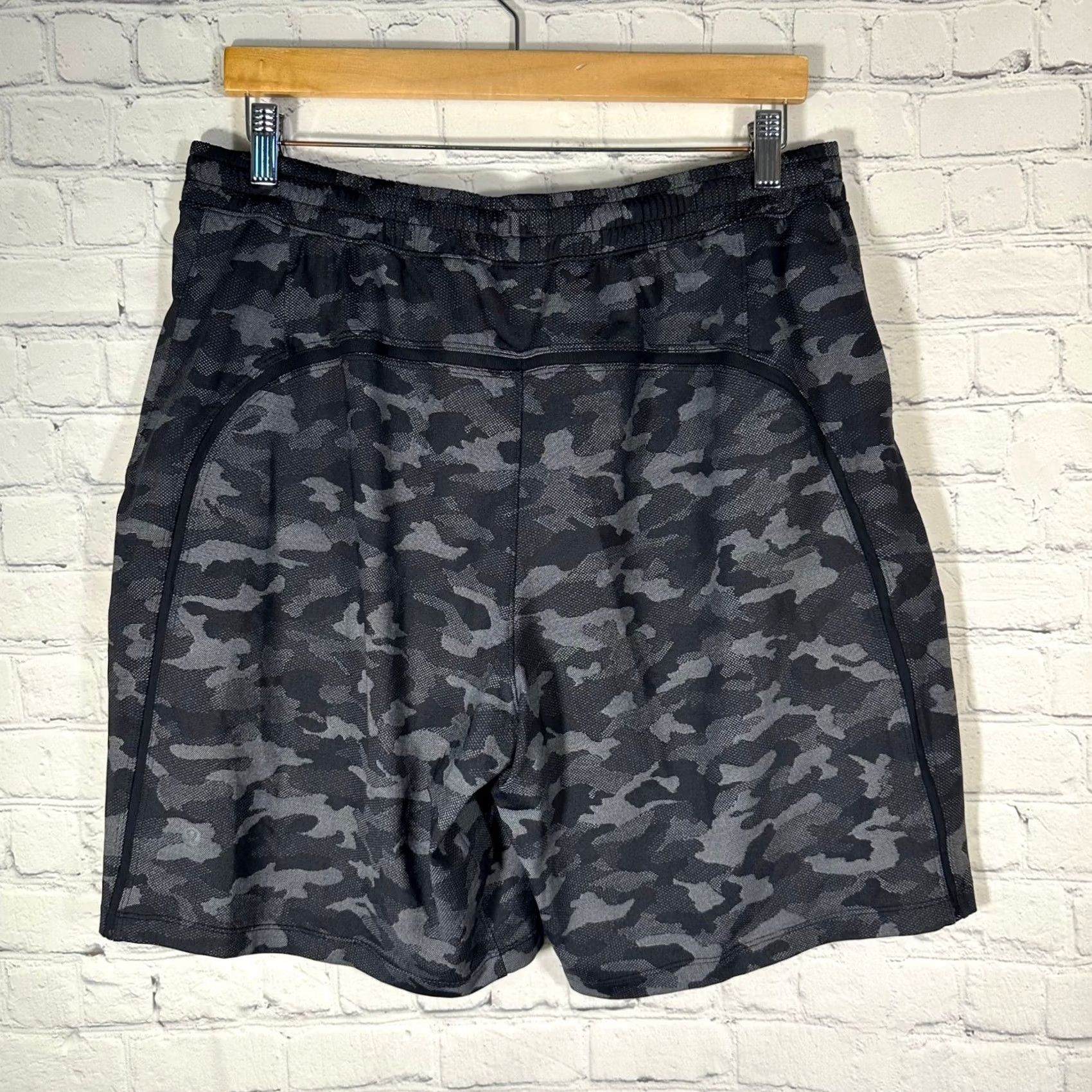 Lululemon Lululemon Mens XL Camo Athletic Shorts Grey Black Textured Drawstring Training Size US 36 / EU 52 - 4 Thumbnail