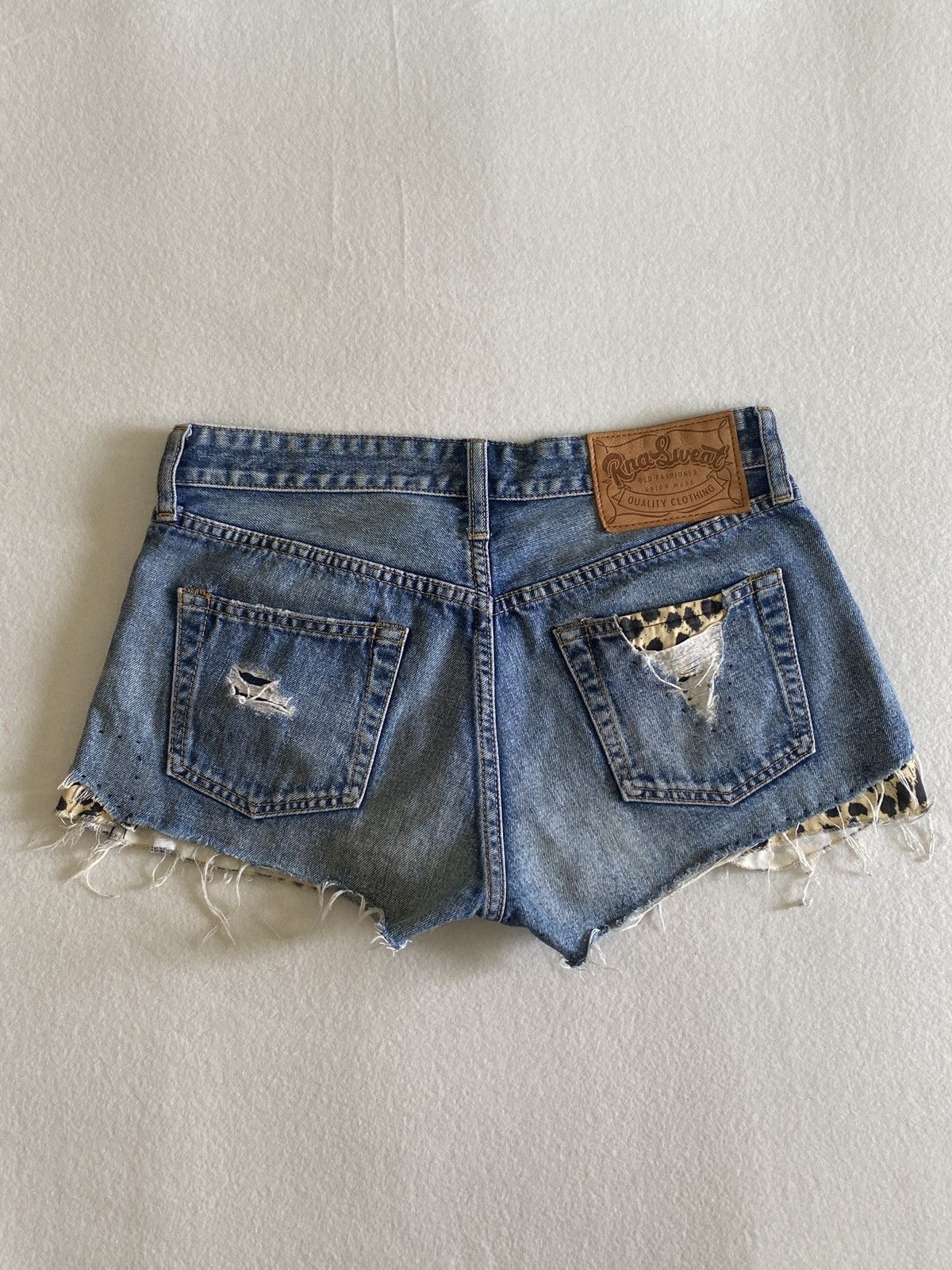 If Six Was Nine y2k vintage gyaru rna sweat leopard print mini shorts Size 26" / US 2 / IT 38 - 2 Thumbnail