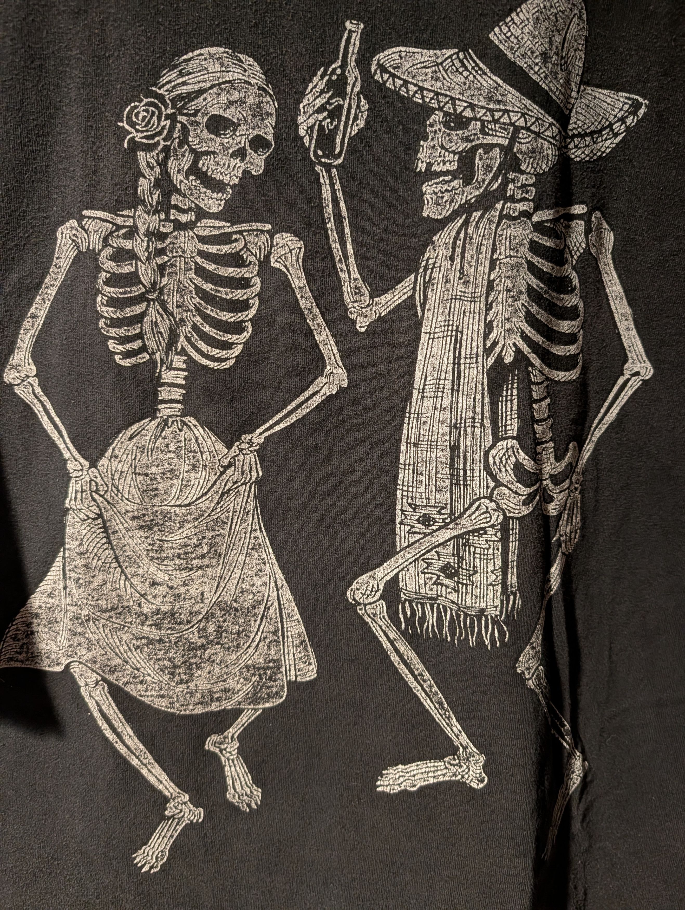 Arts & Science Vtg 90s Dancing Skeletons Mariachi Day of the Dead T-Shirt Size US XL / EU 56 / 4 - 2 Thumbnail