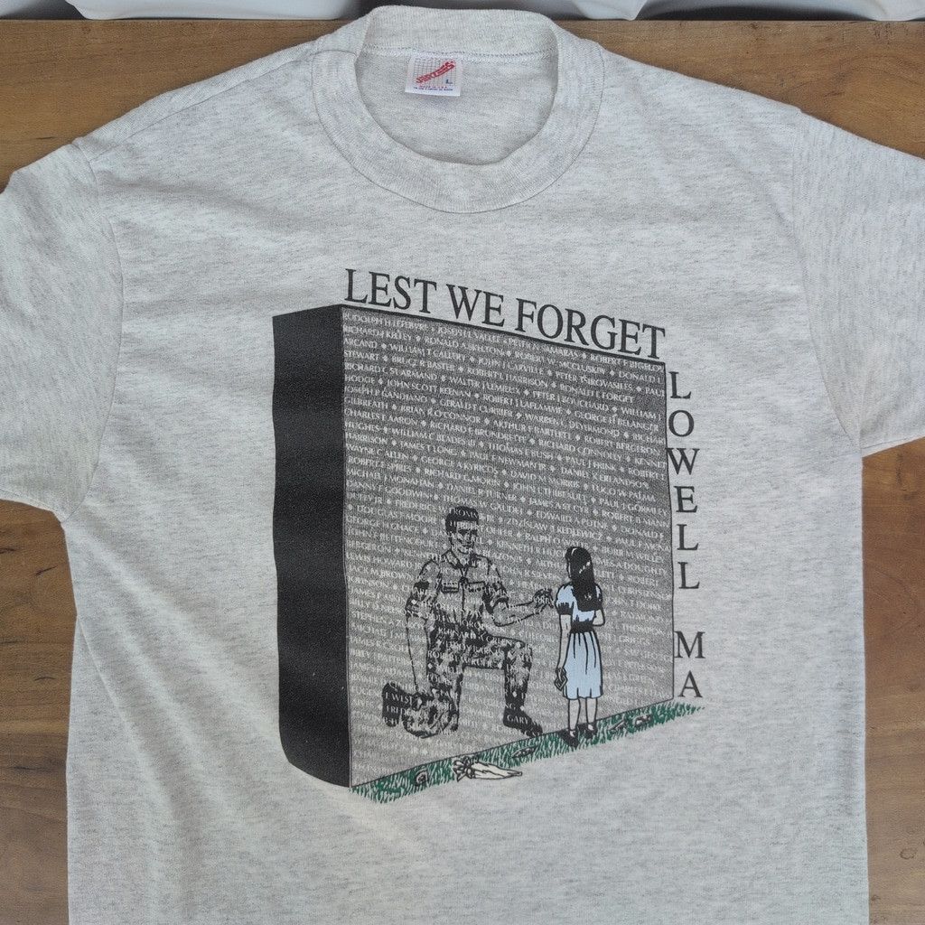 Jerzees × Vintage Vintage USA Made Lowell, MA War Memorial T-Sihrt Size US L / EU 52-54 / 3 - 1 Thumbnail