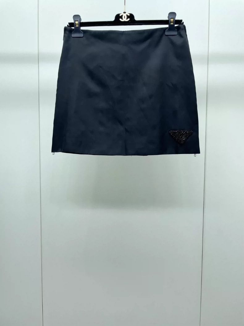 Prada Prada Black crystal triangle short skirt 2504-Nextarrow Size 26" / US 2 / IT 38 - 4 Thumbnail