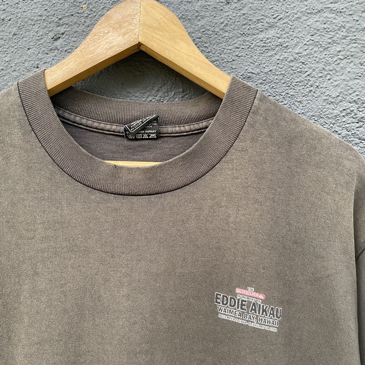 Quiksilver 💥SICK💥 THRASHED Vintage 90s Eddie Aikau Quiksilver ERD TEE Size US M / EU 48-50 / 2 - 5 Thumbnail