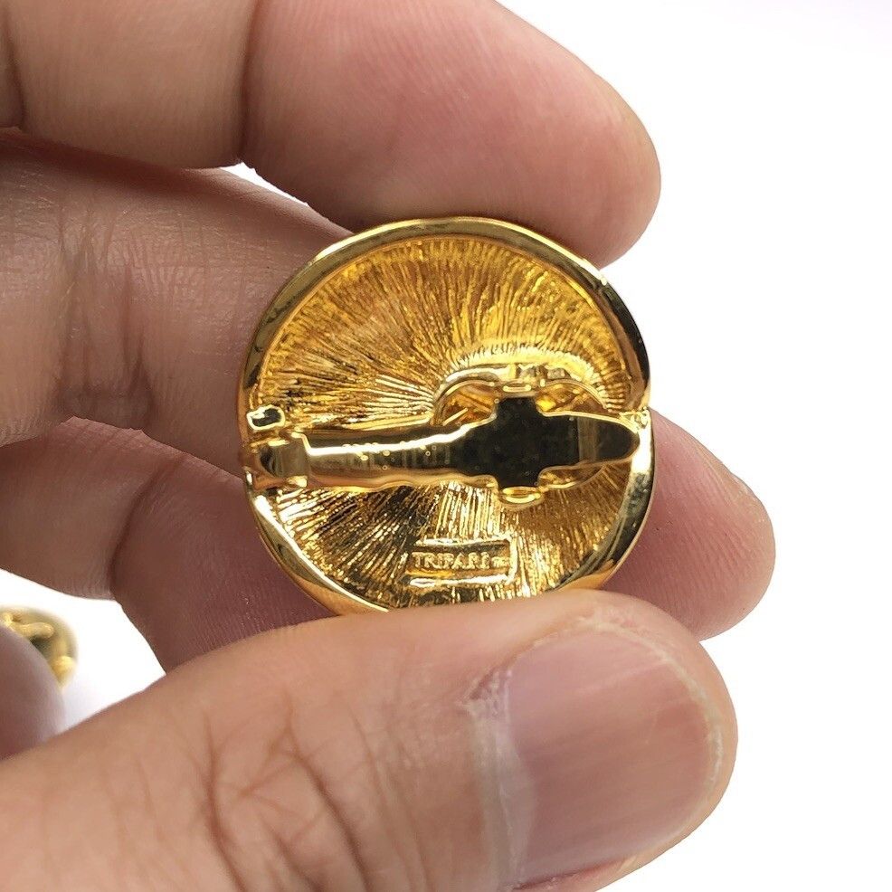 Other Vtg 80s Trifari Earrings Gold Tone Black Enamel Clip On Size ONE SIZE - 7 Thumbnail