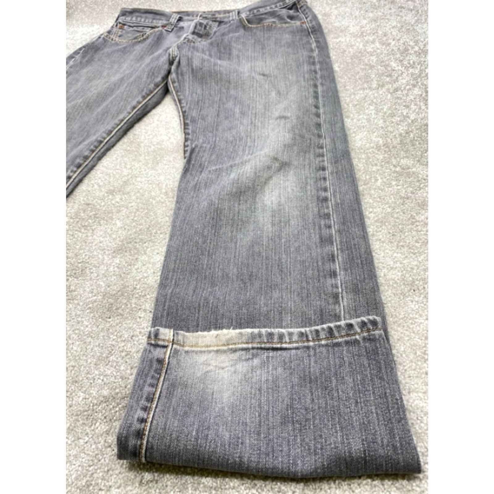 Levi's VINTAGE Levis 501 Jeans Mens 33x32 Blue Denim Button Fly Tapered Levi'S 501 Series 100% Cotton Mens Jeans 33 Blue Size US 33 - 3 Thumbnail