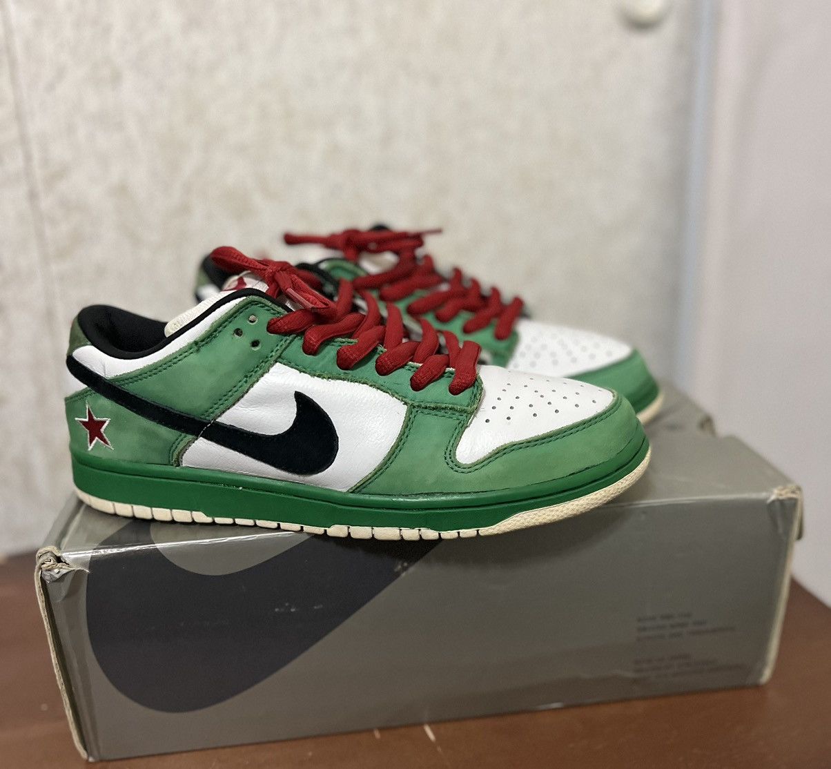 Nike × Nike SB SOLD! Nike SB Dunk Low Heineken 2003 Size 9.5 Size US 9.5 / EU 42-43 - 2 Thumbnail
