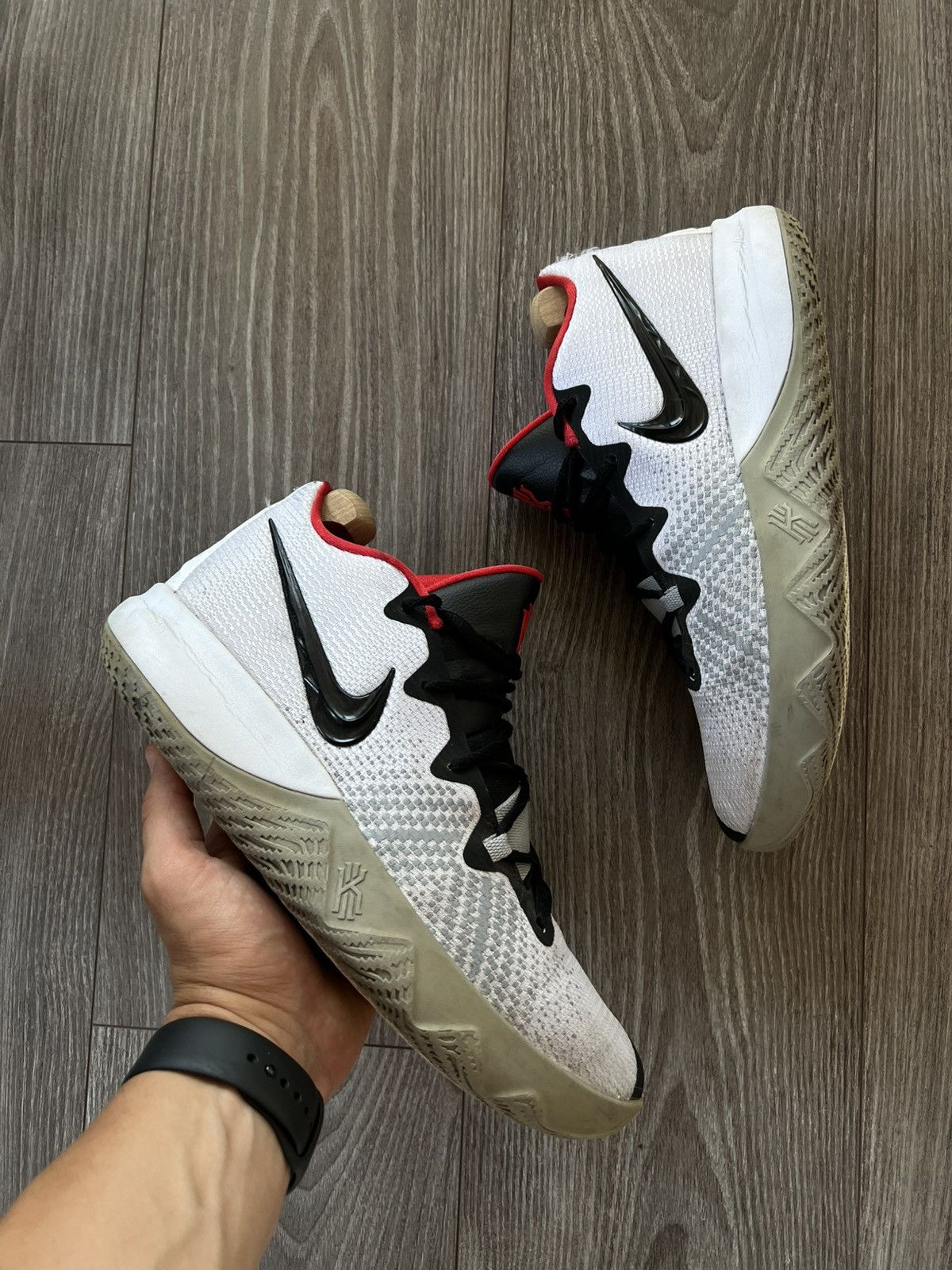 Nike Nike Kyrie Flytrap White/ Black/ Red Pro Basketball Sneakers Size US 10 / EU 43 - 4 Thumbnail
