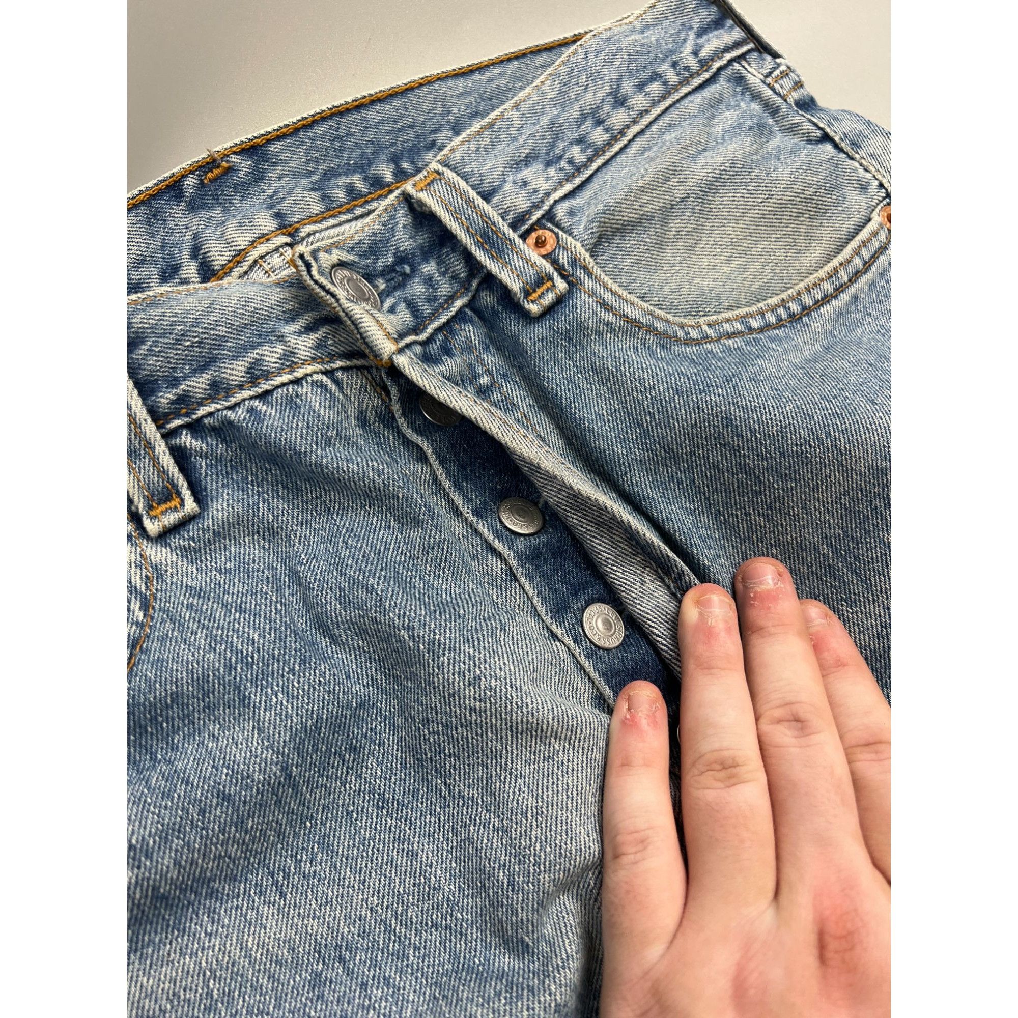 Levi's Levi’s 501 Made in USA Light Wash Denim Jeans Pants (Y0895) Size US 32 / EU 48 - 8 Thumbnail