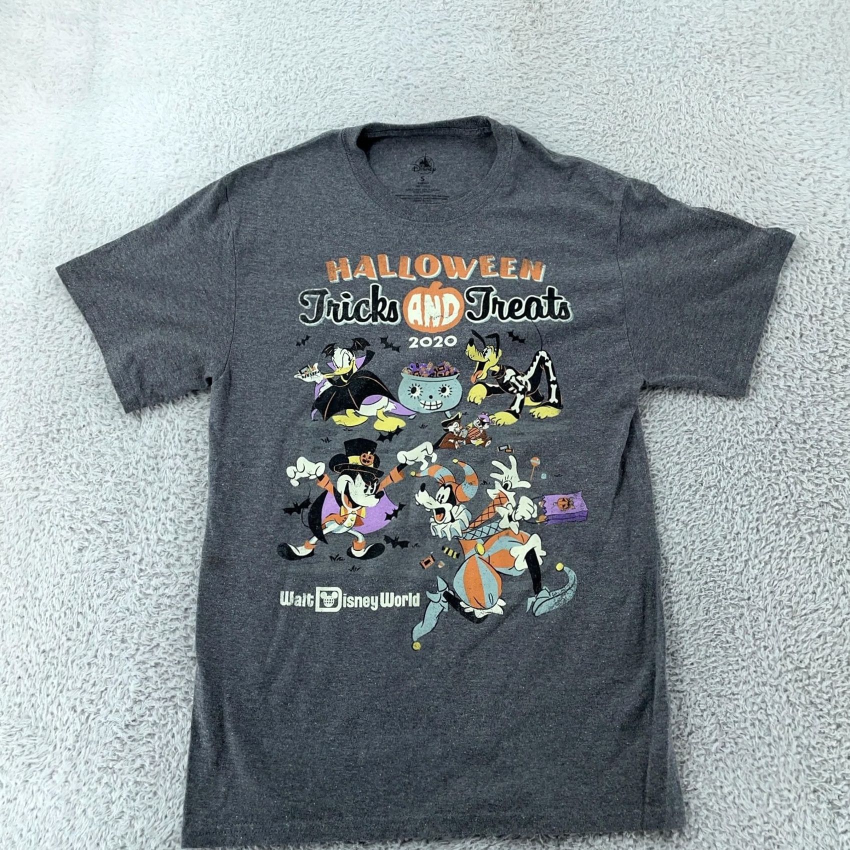 Disney Disney 2020 Walt World Halloween Tricks and Treats T-Shirt Mens Gray Cartoon S Size US S / EU 44-46 / 1 - 2 Thumbnail