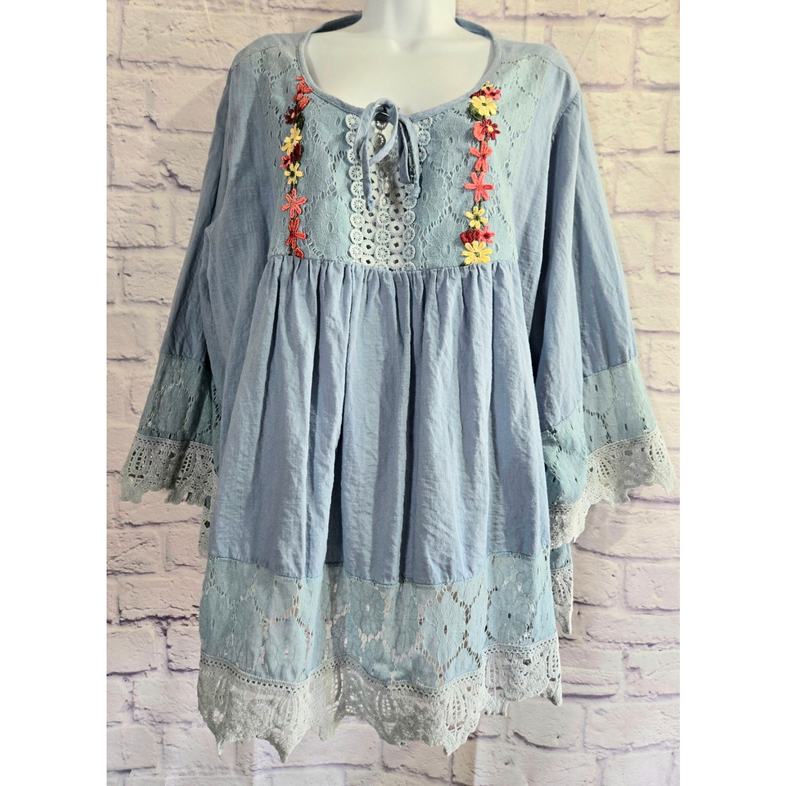 Other Blue Floral Bodice 3/4 Lace Trim Hem Top 3X Plus Lightweight Size 3XL / US 20-22 - 1 Thumbnail