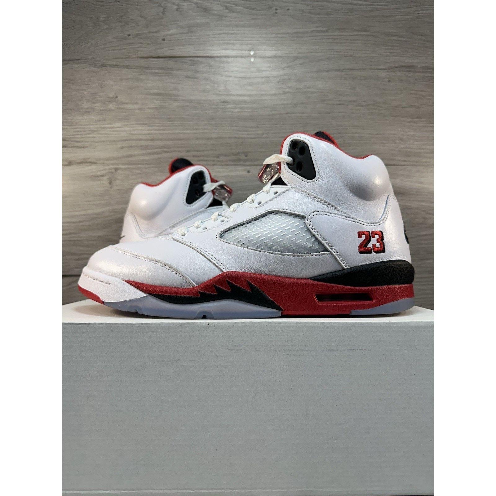 Jordan Brand Air Jordan 5 Retro Fire Red 2025 - Size 11 Size US 11 / EU 44 - 1 Thumbnail