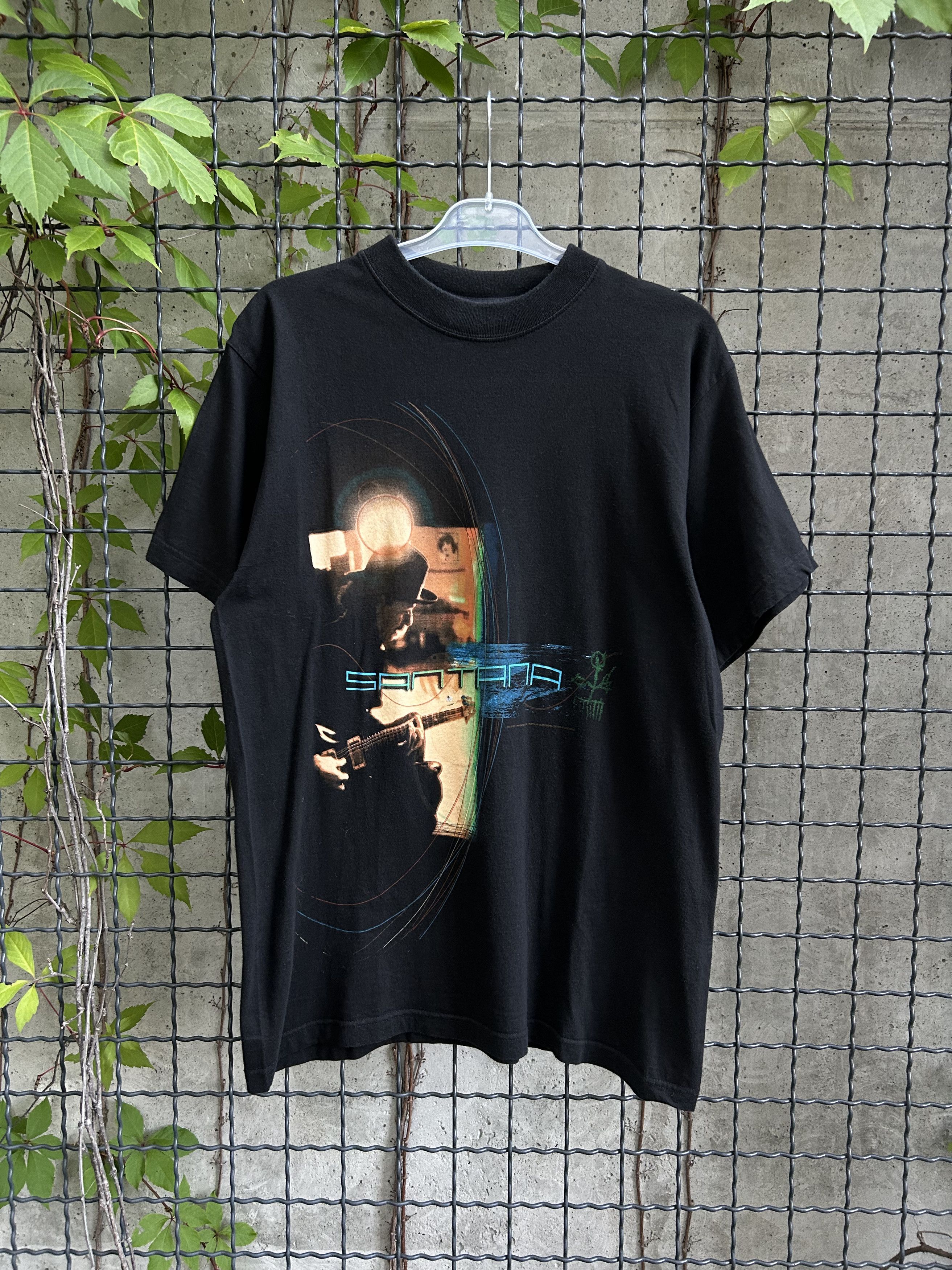 Band Tees Vintage 2002 Carlos Santana All Is One Tour T-shirt Size US M / EU 48-50 / 2 - 1 Thumbnail